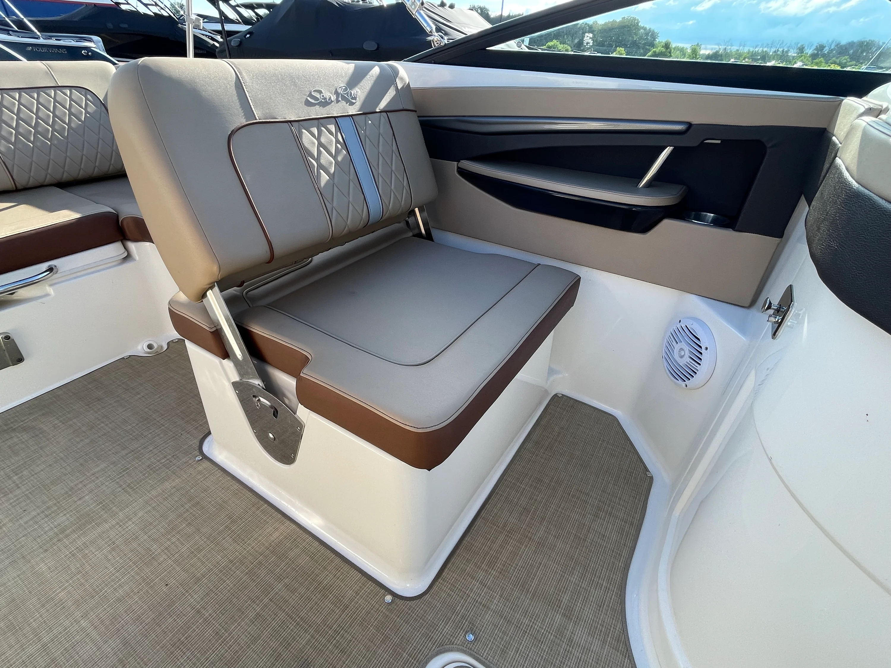 2017 Sea Ray 240 SUNDECK Image Thumbnail #24