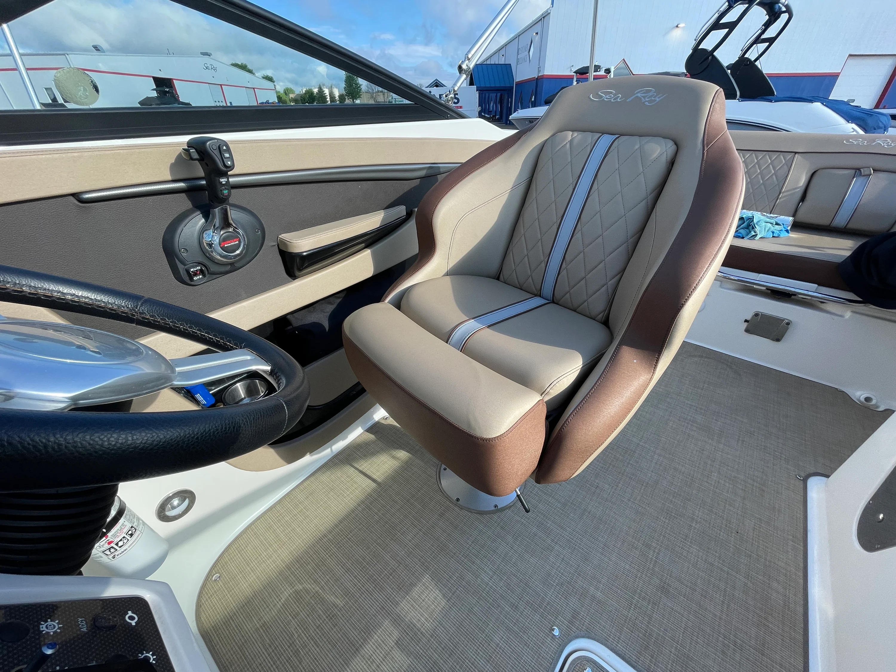 2017 Sea Ray 240 SUNDECK Image Thumbnail #33