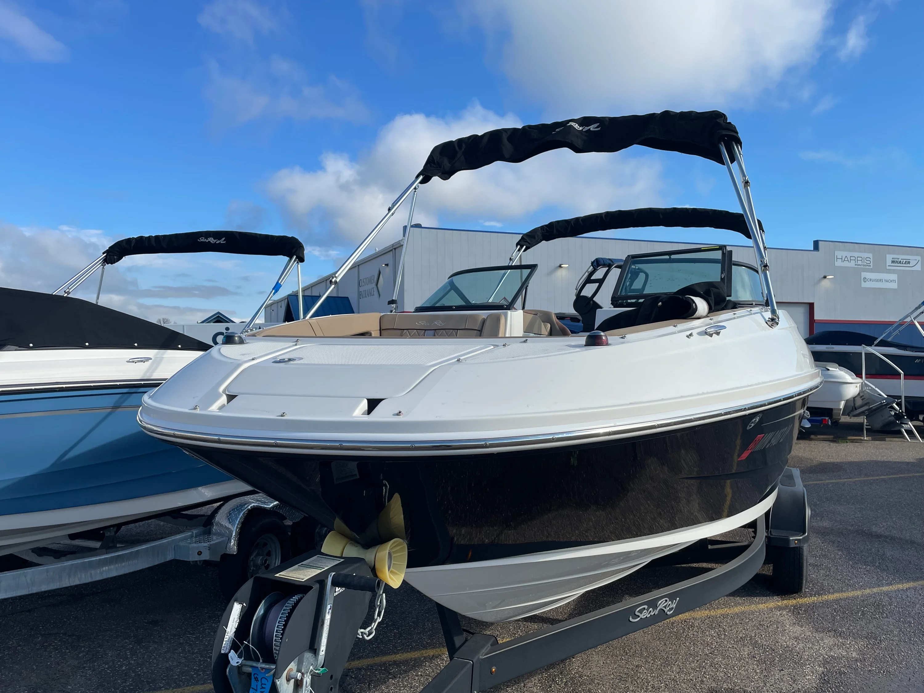 2017 Sea Ray 240 SUNDECK Image Thumbnail #3
