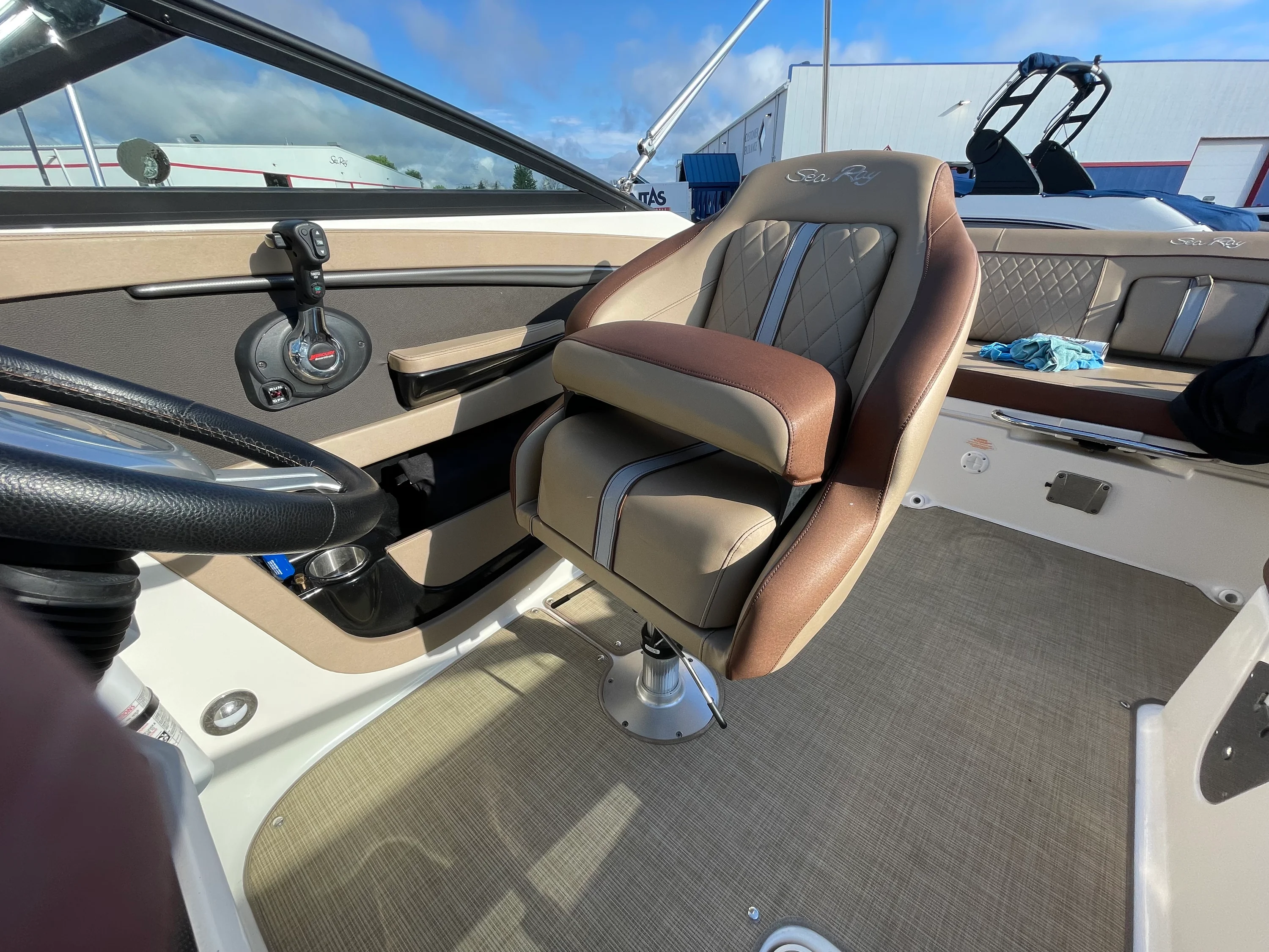 2017 Sea Ray 240 SUNDECK Image Thumbnail #32