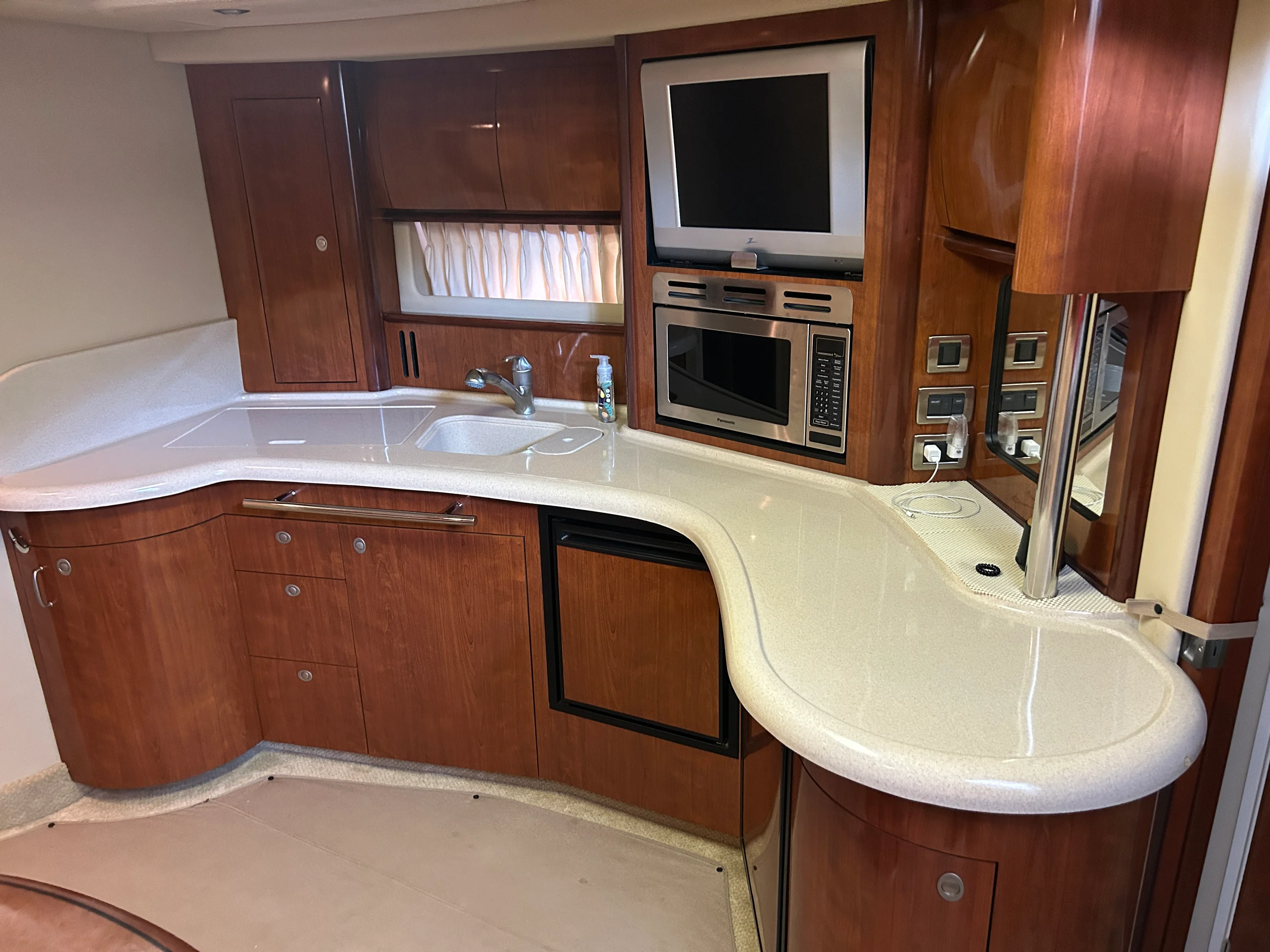 2004 Sea Ray 420 DA Image Thumbnail #21