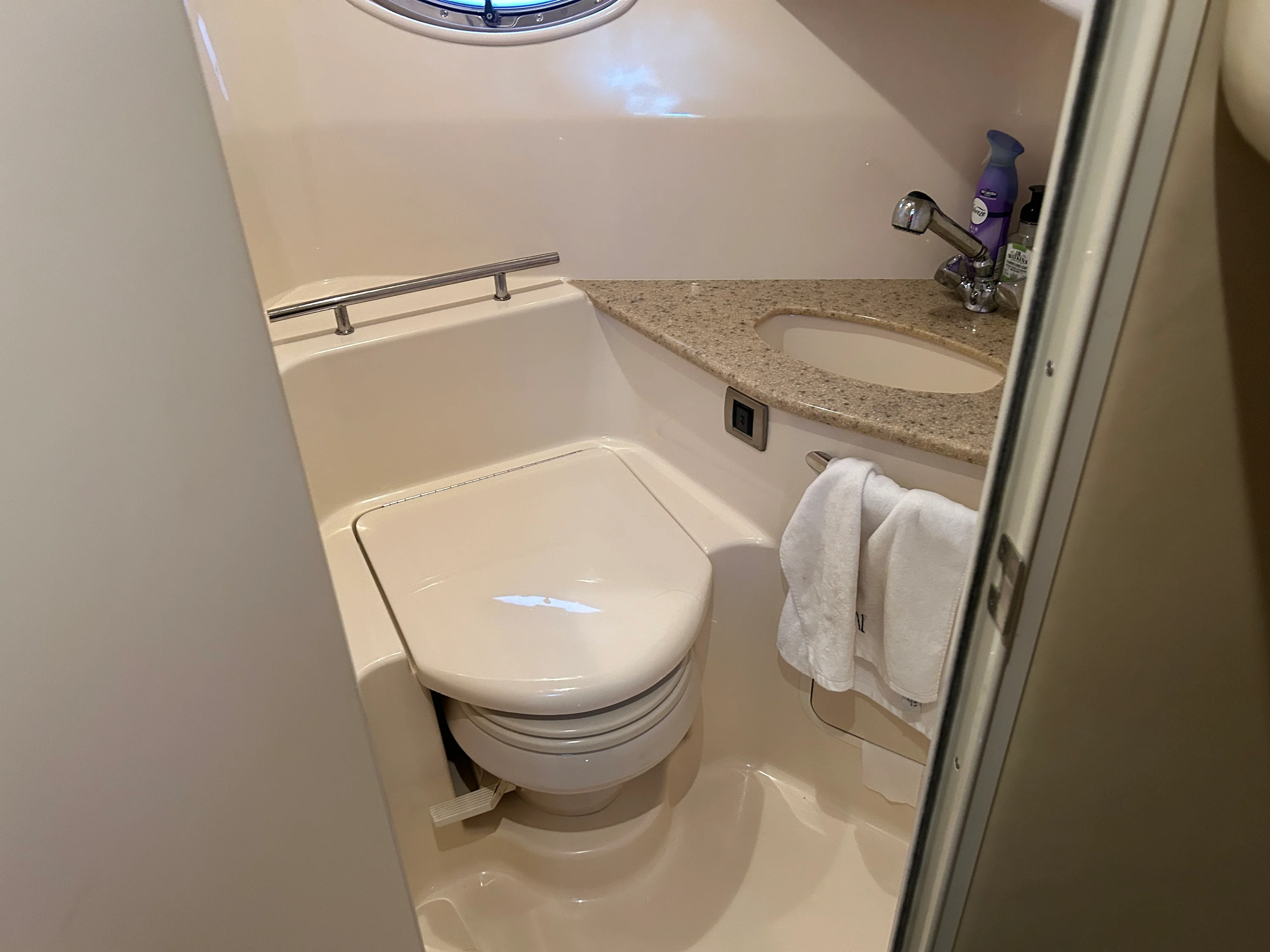 2004 Sea Ray 420 DA Image Thumbnail #17