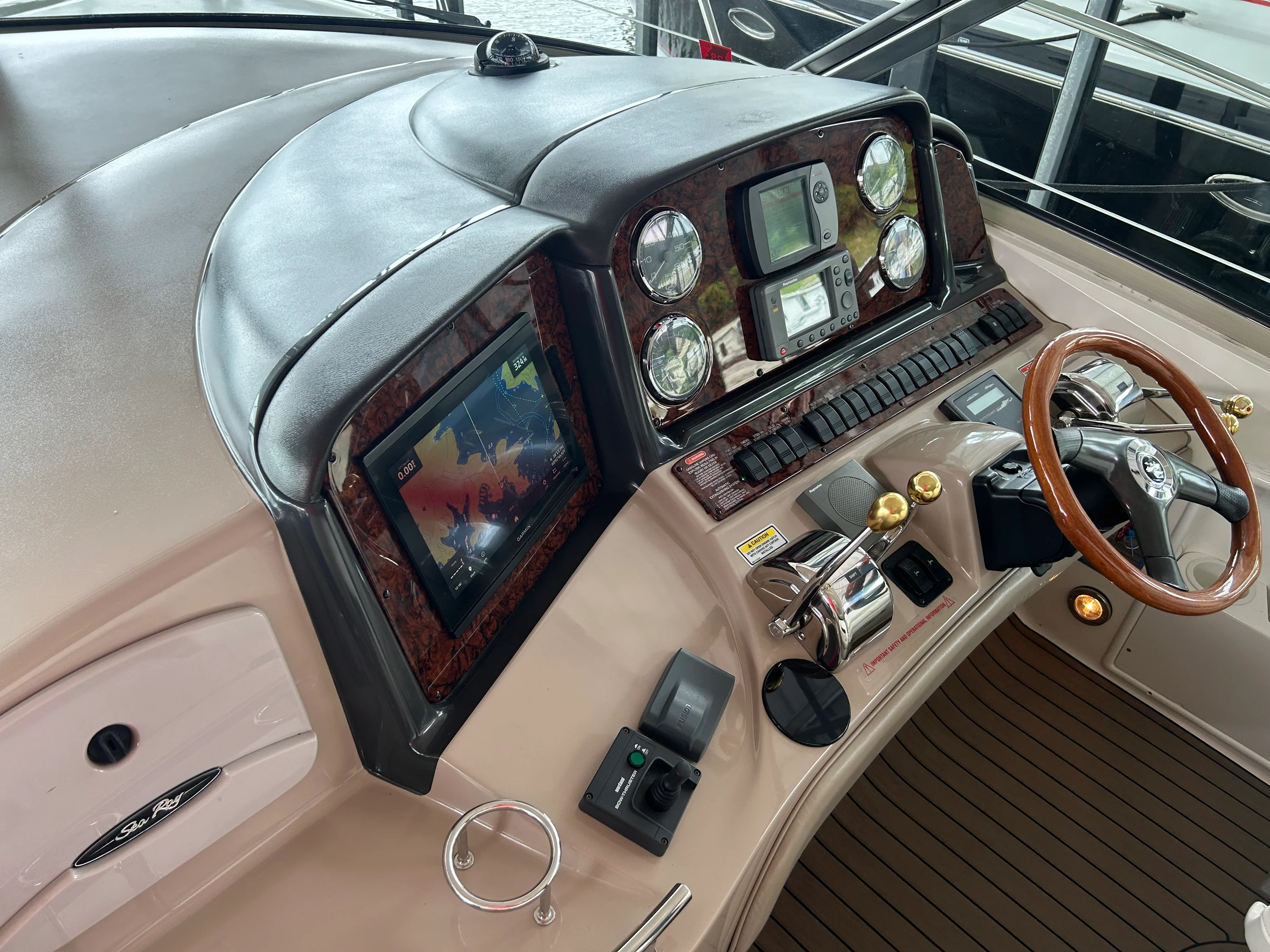 2004 Sea Ray 420 DA Image Thumbnail #7