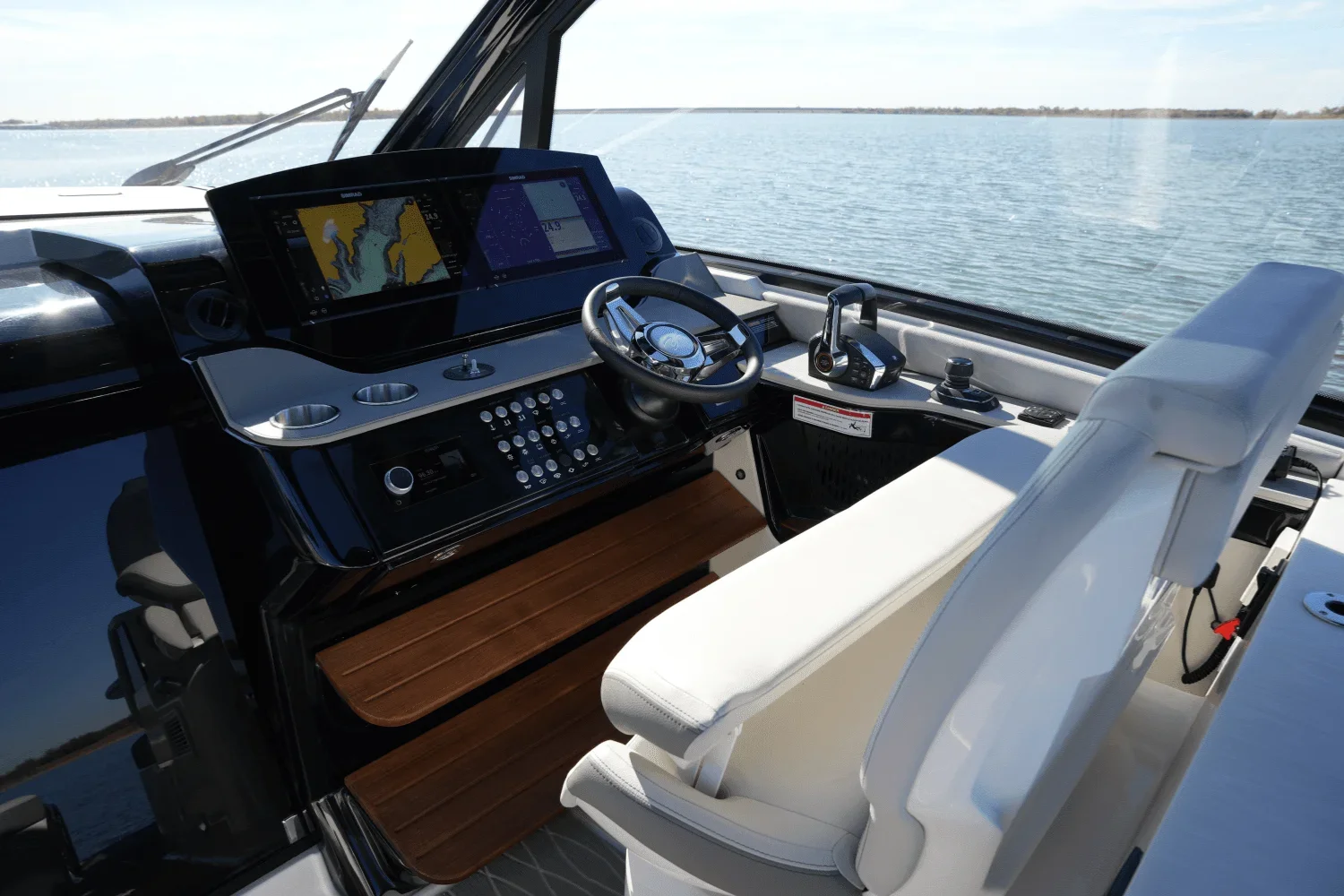 2025 Sea Ray 370 SUNDANCER Image Thumbnail #20