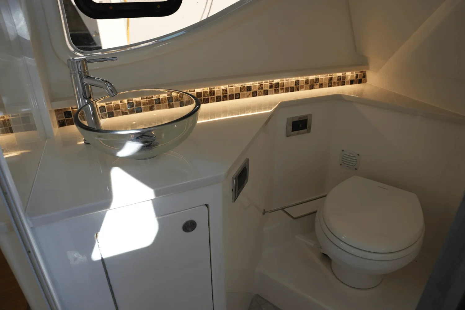 2025 Sea Ray 370 SUNDANCER Image Thumbnail #46