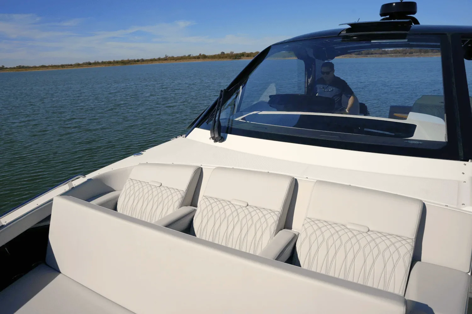 2025 Sea Ray 370 SUNDANCER Image Thumbnail #29