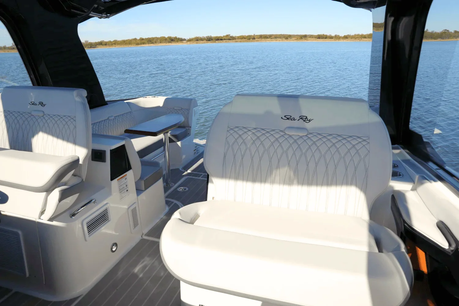 2025 Sea Ray 370 SUNDANCER Image Thumbnail #25