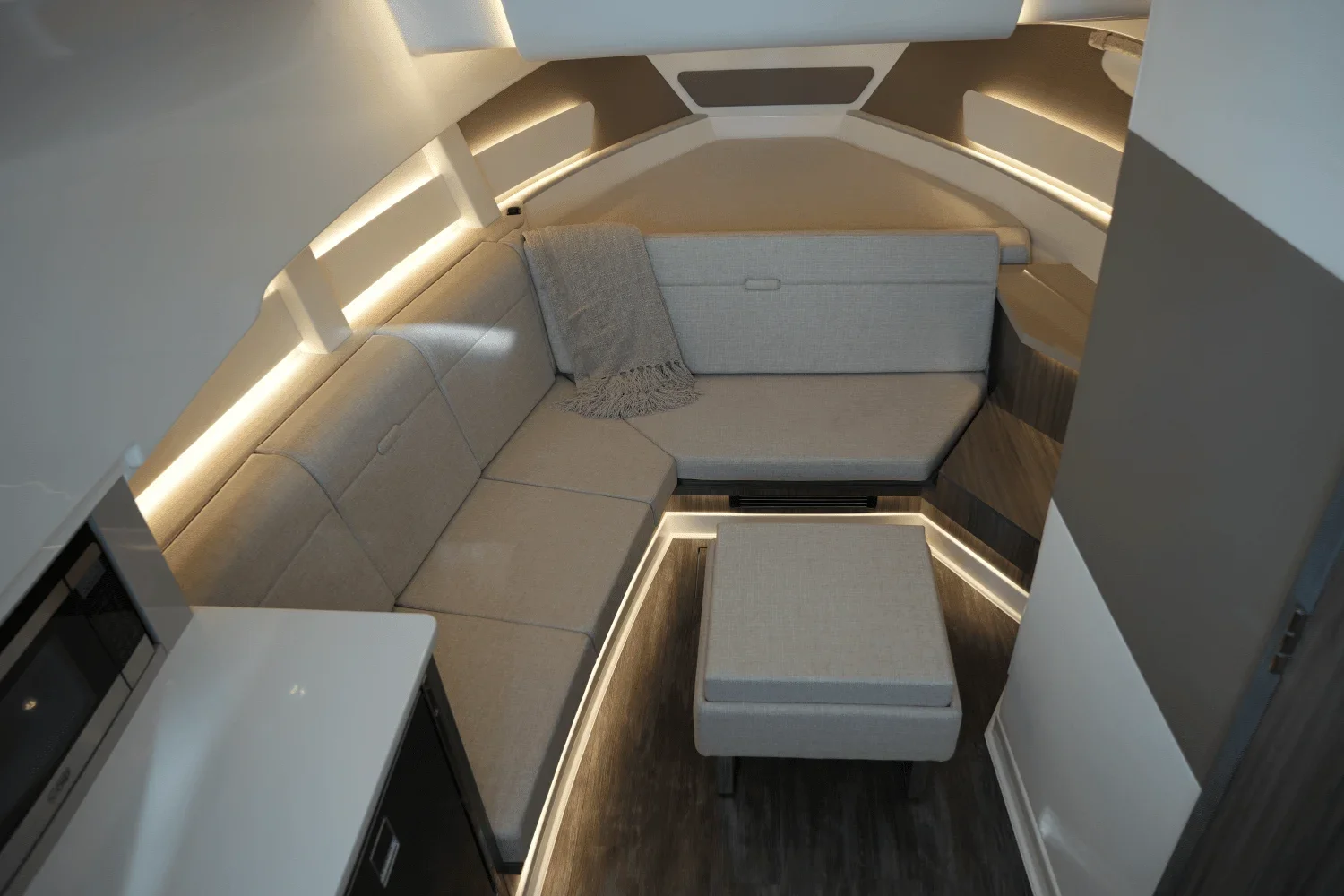 2025 Sea Ray 370 SUNDANCER Image Thumbnail #33