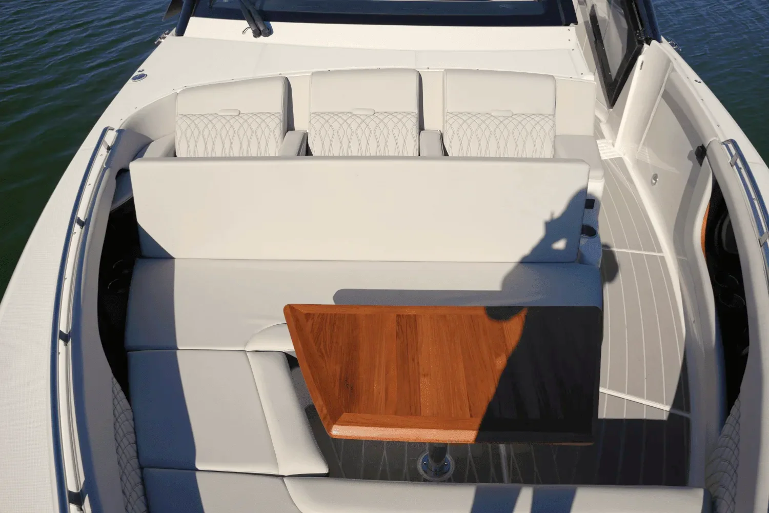 2025 Sea Ray 370 SUNDANCER Image Thumbnail #27