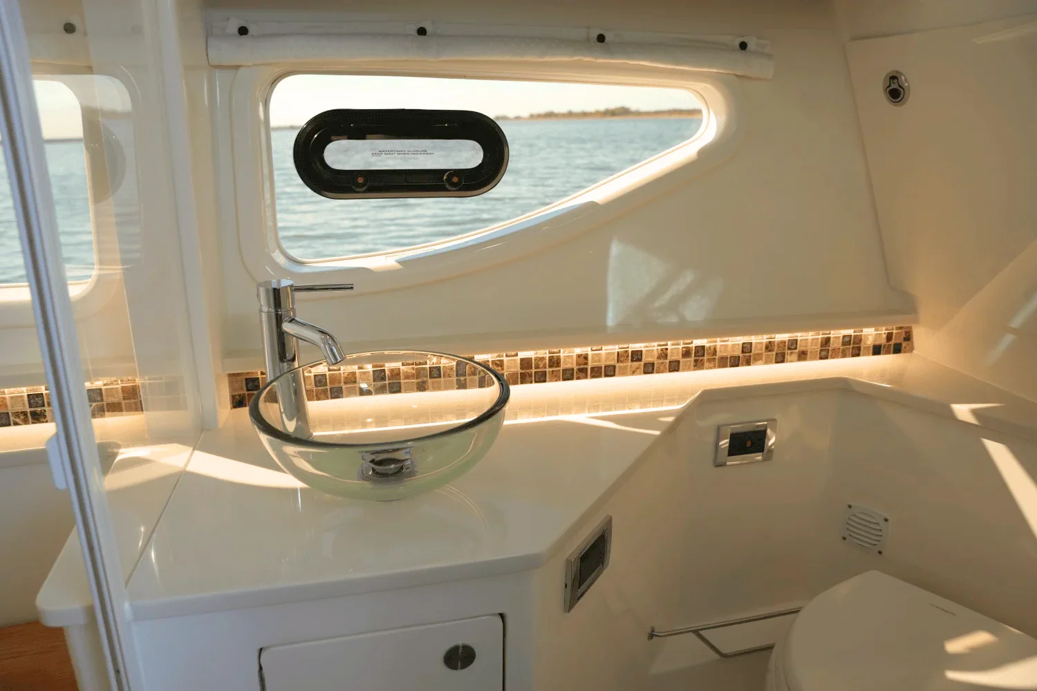 2025 Sea Ray 370 SUNDANCER Image Thumbnail #44