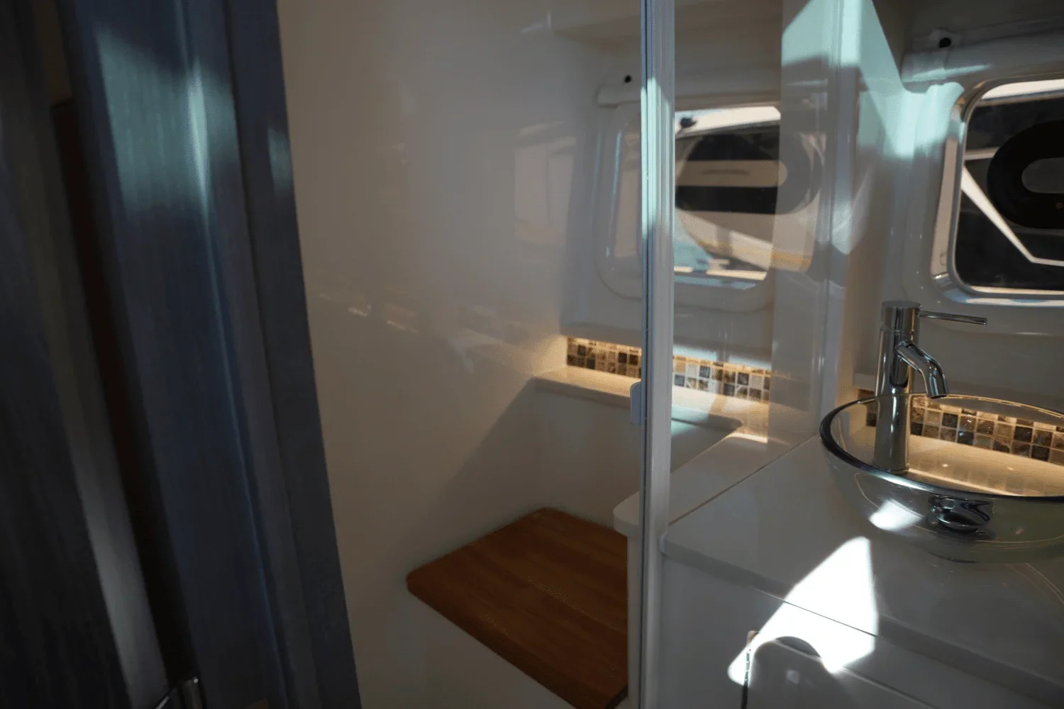 2025 Sea Ray 370 SUNDANCER Image Thumbnail #47
