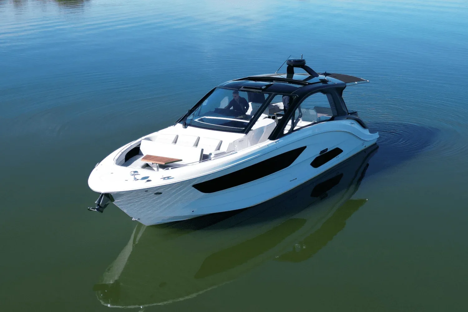 2025 Sea Ray 370 SUNDANCER Image Thumbnail #3