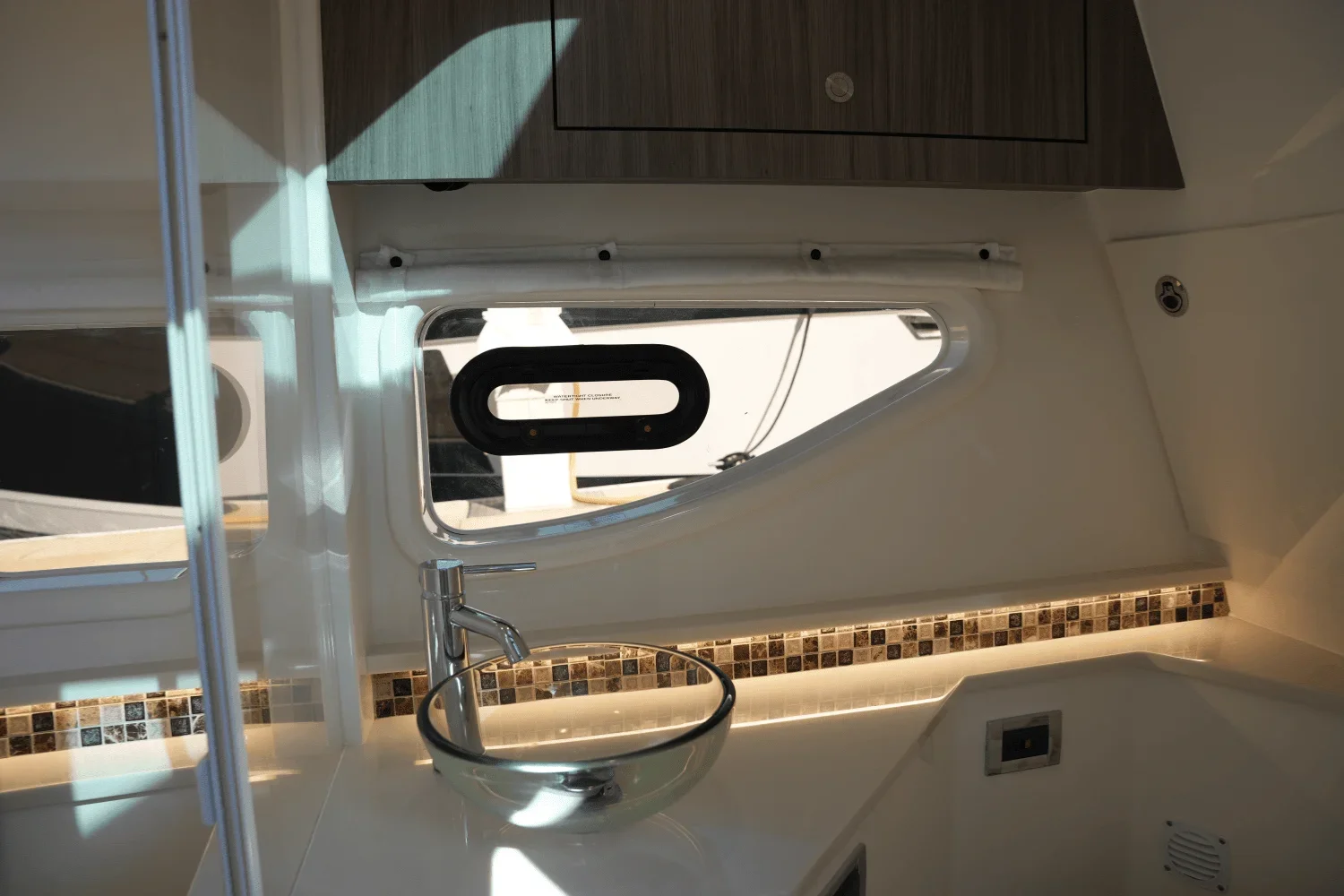 2025 Sea Ray 370 SUNDANCER Image Thumbnail #45