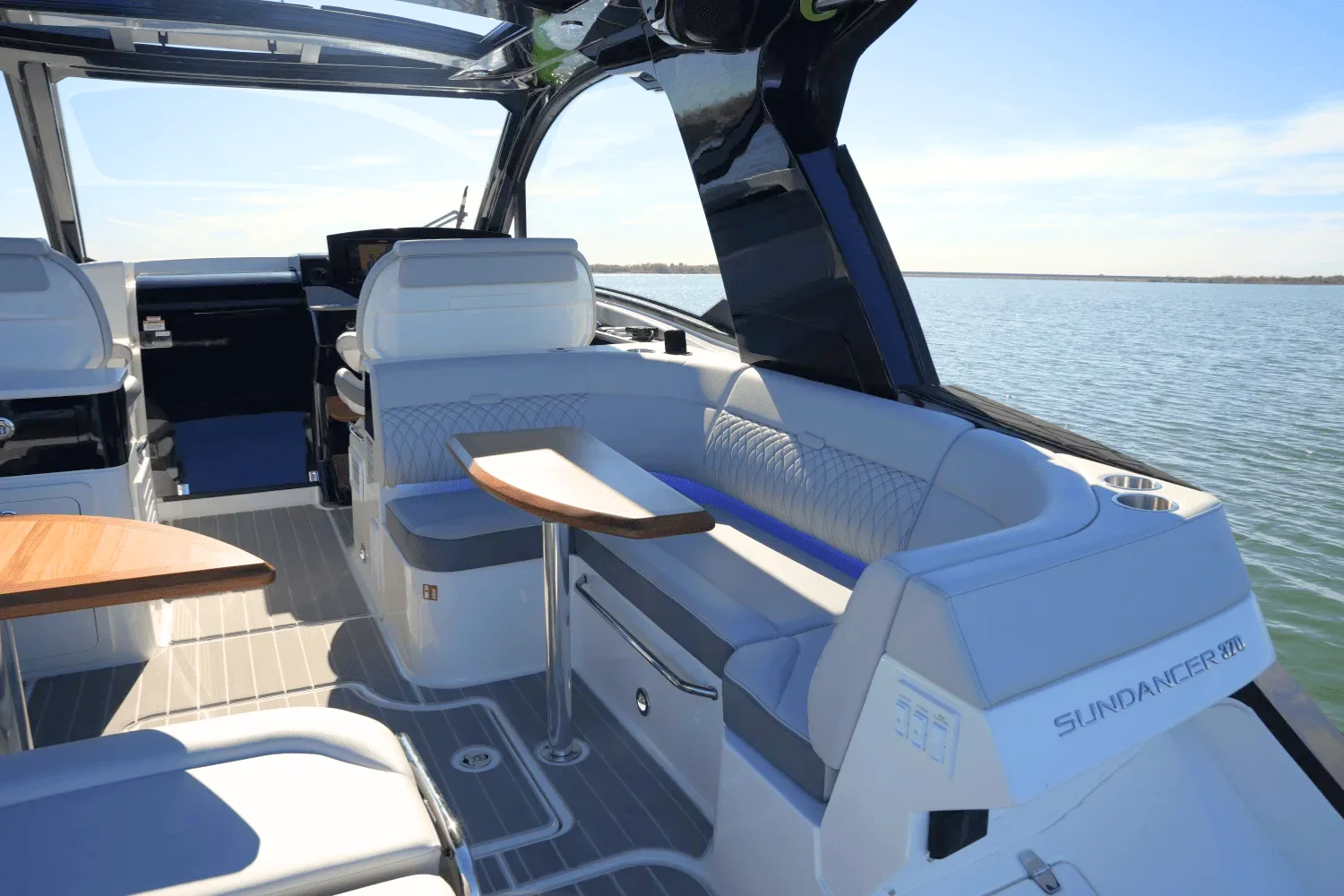 2025 Sea Ray 370 SUNDANCER Image Thumbnail #17