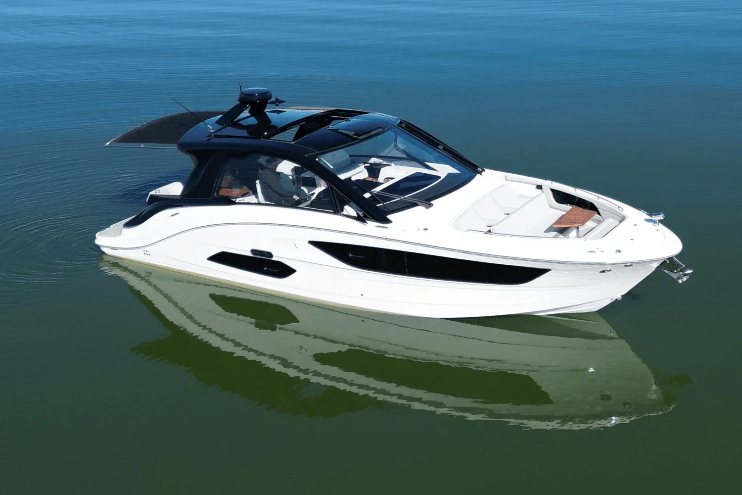 2025 Sea Ray 370 SUNDANCER Image Thumbnail #2