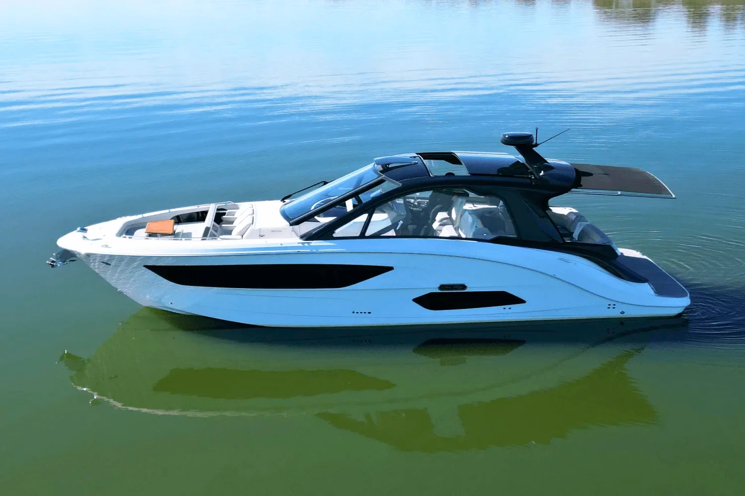 2025 Sea Ray 370 SUNDANCER Image Thumbnail #0
