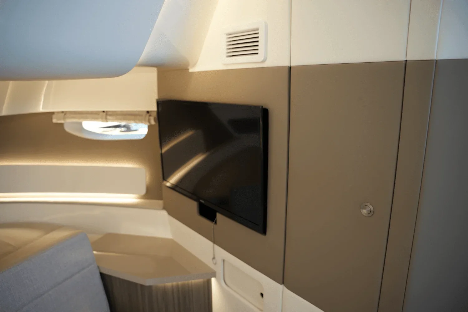 2025 Sea Ray 370 SUNDANCER Image Thumbnail #41