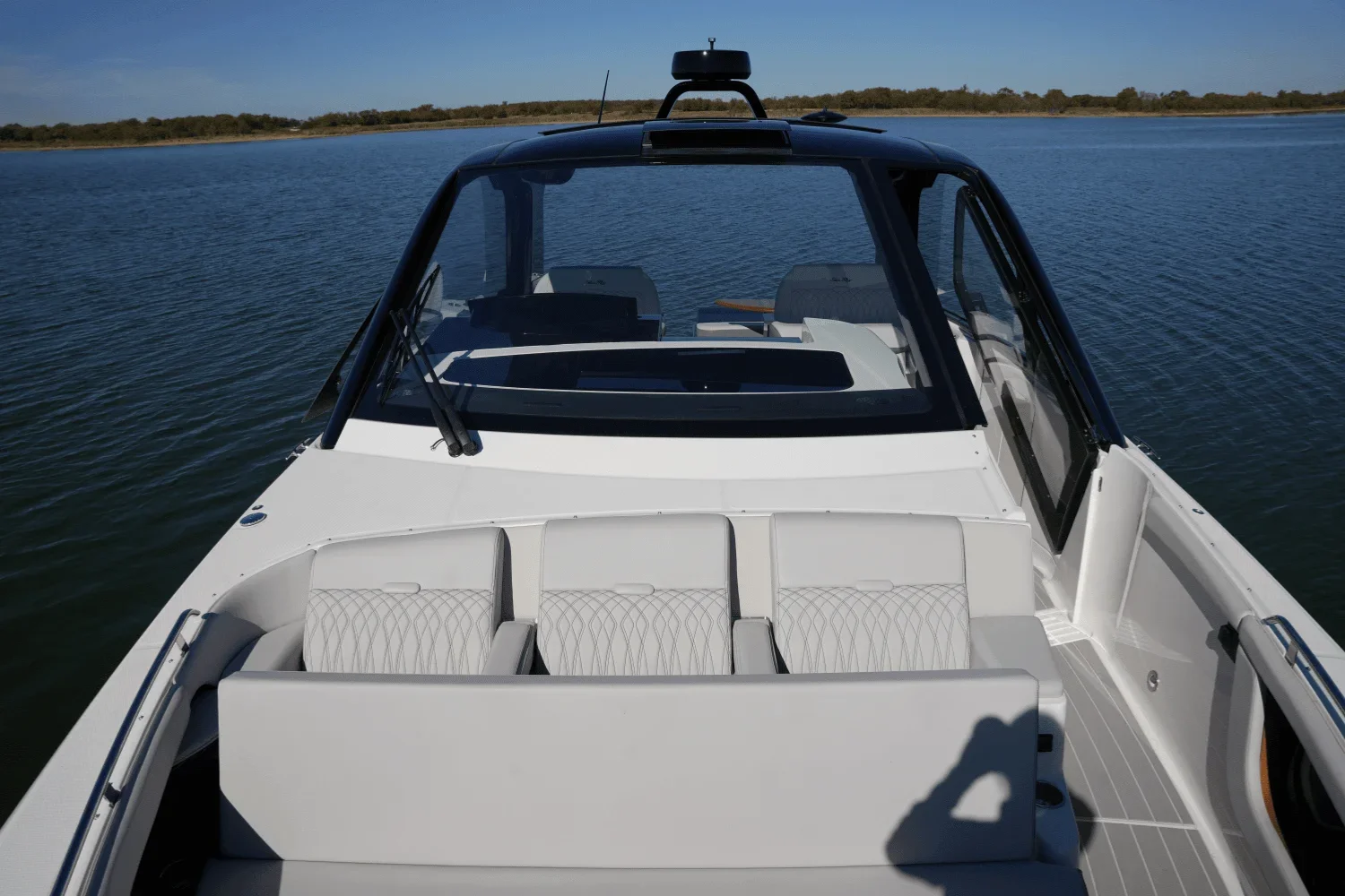 2025 Sea Ray 370 SUNDANCER Image Thumbnail #30