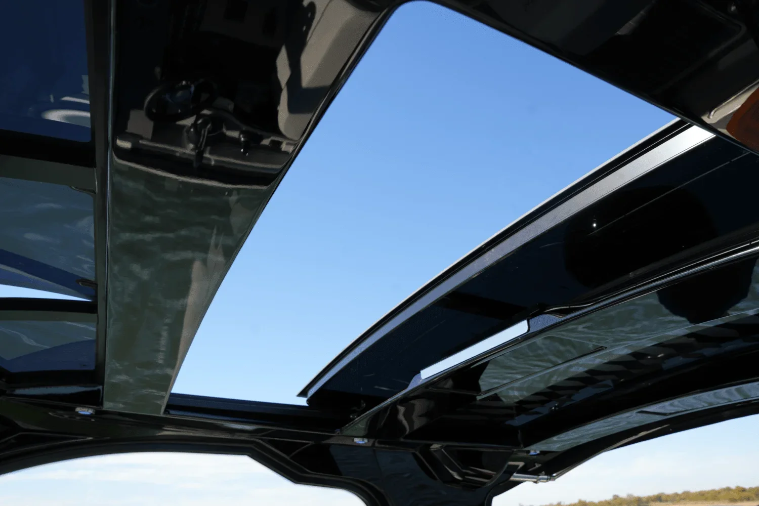 2025 Sea Ray 370 SUNDANCER Image Thumbnail #32