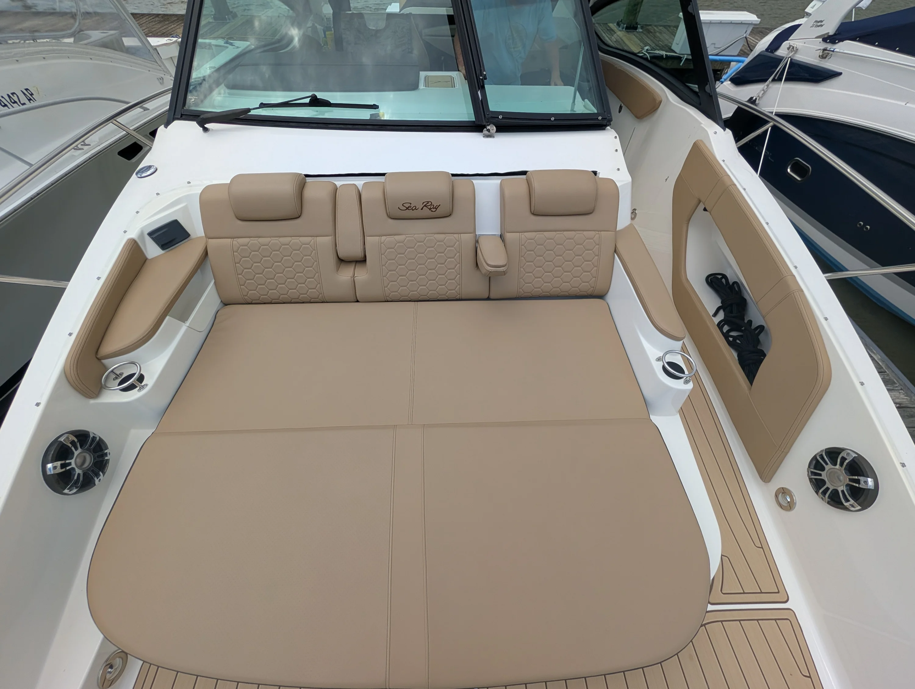 2019 Sea Ray 320 SUNDANCER Image Thumbnail #34