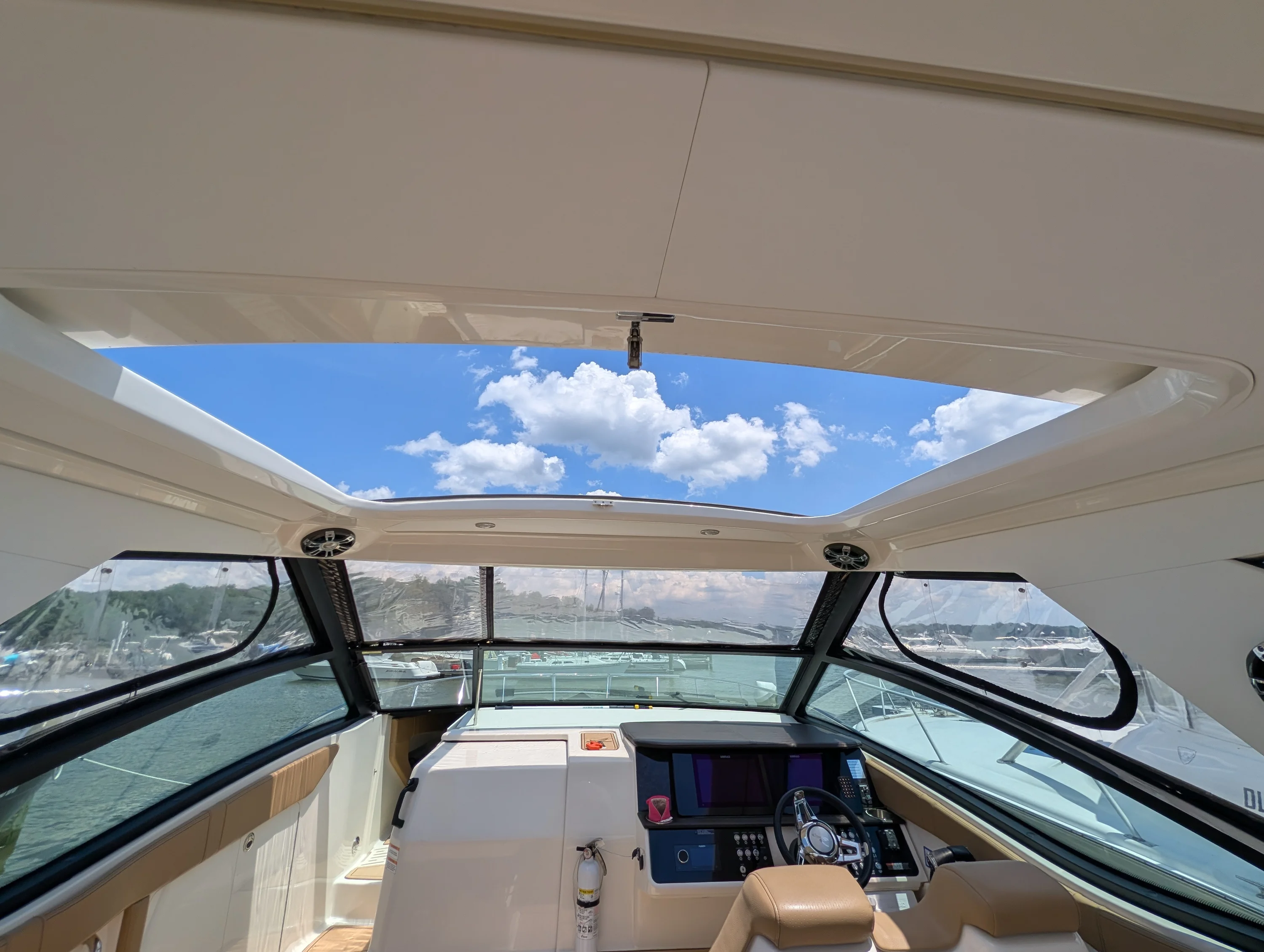 2019 Sea Ray 320 SUNDANCER Image Thumbnail #19