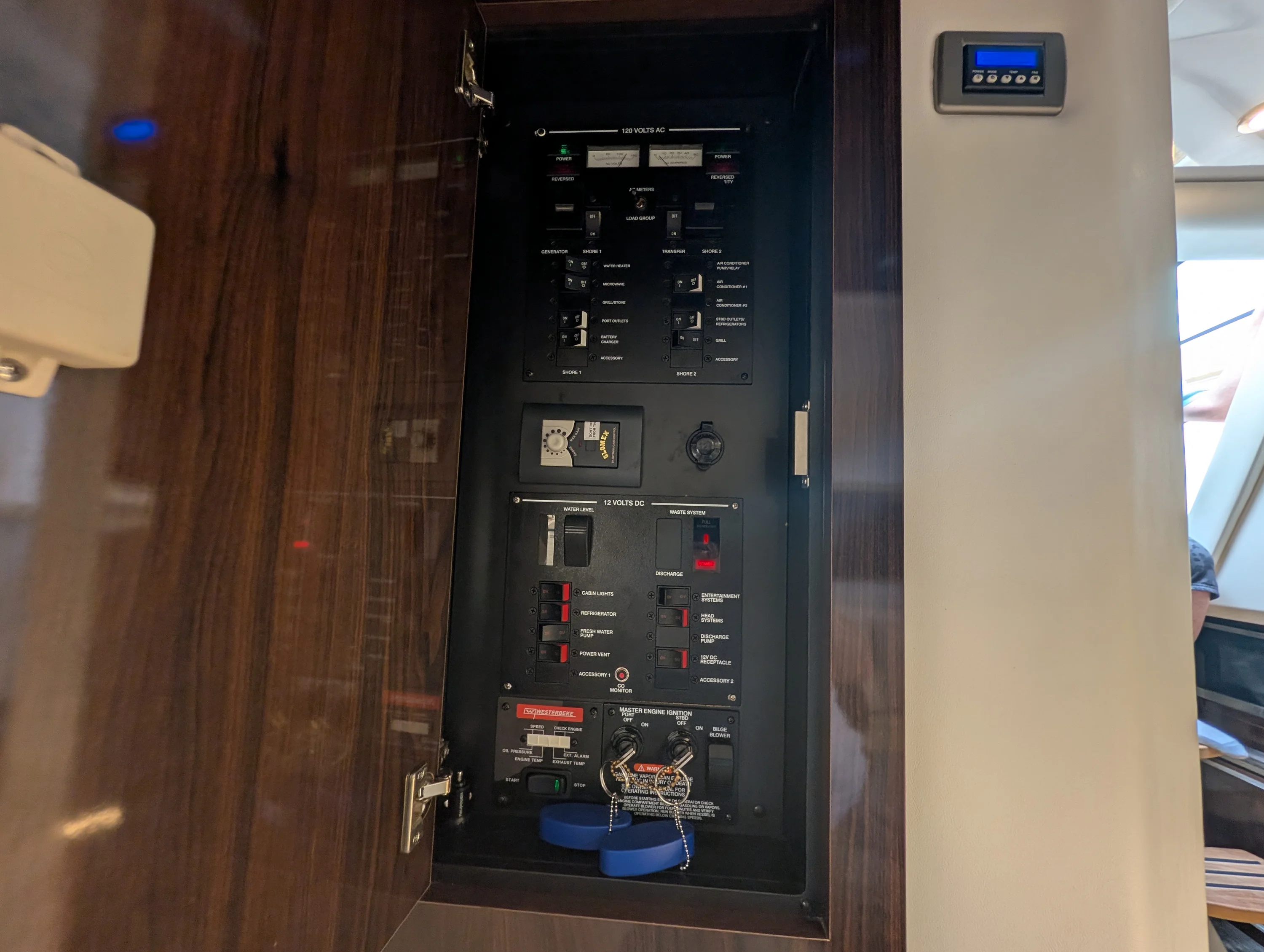 2019 Sea Ray 320 SUNDANCER Image Thumbnail #39