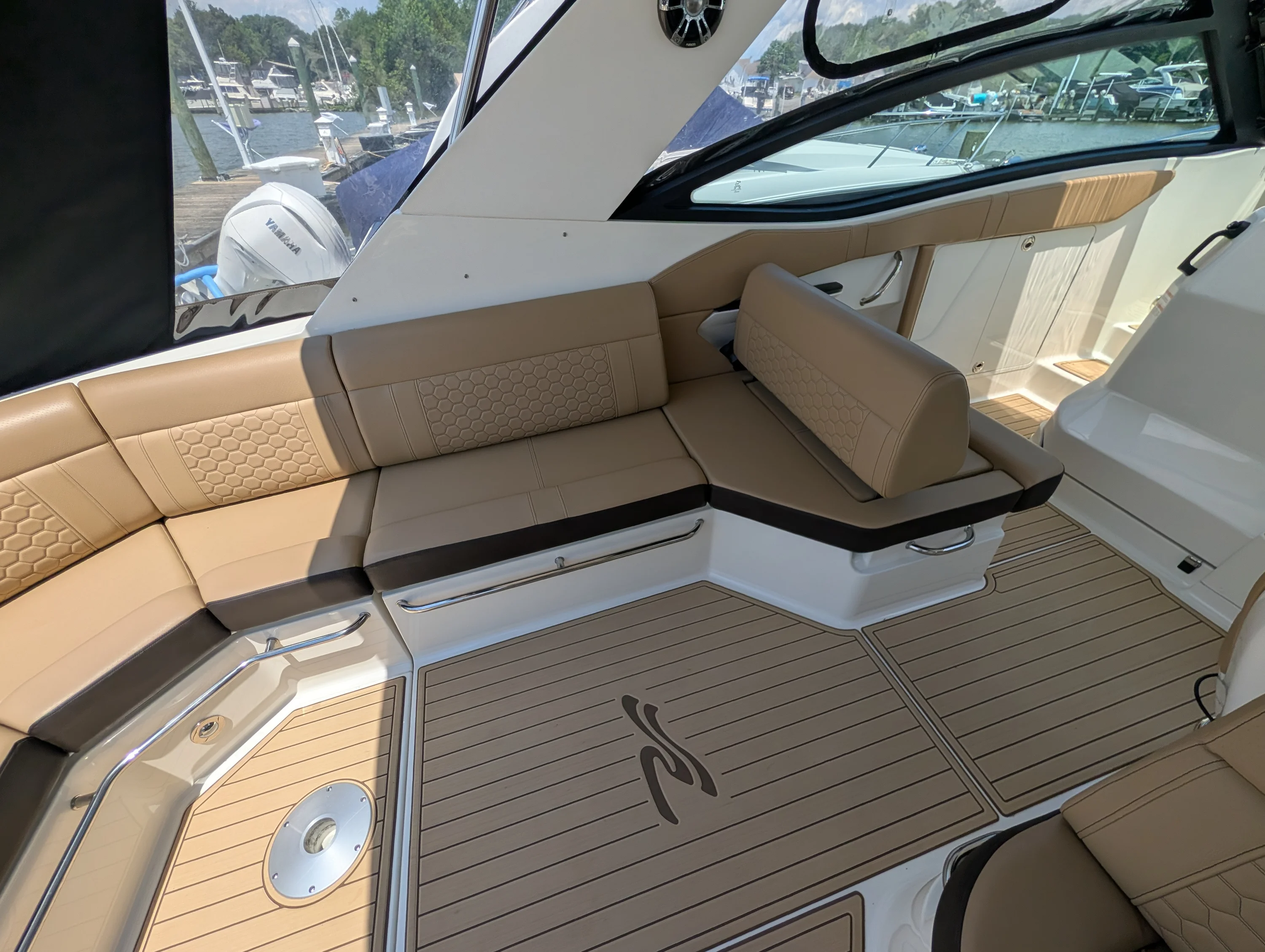 2019 Sea Ray 320 SUNDANCER Image Thumbnail #17