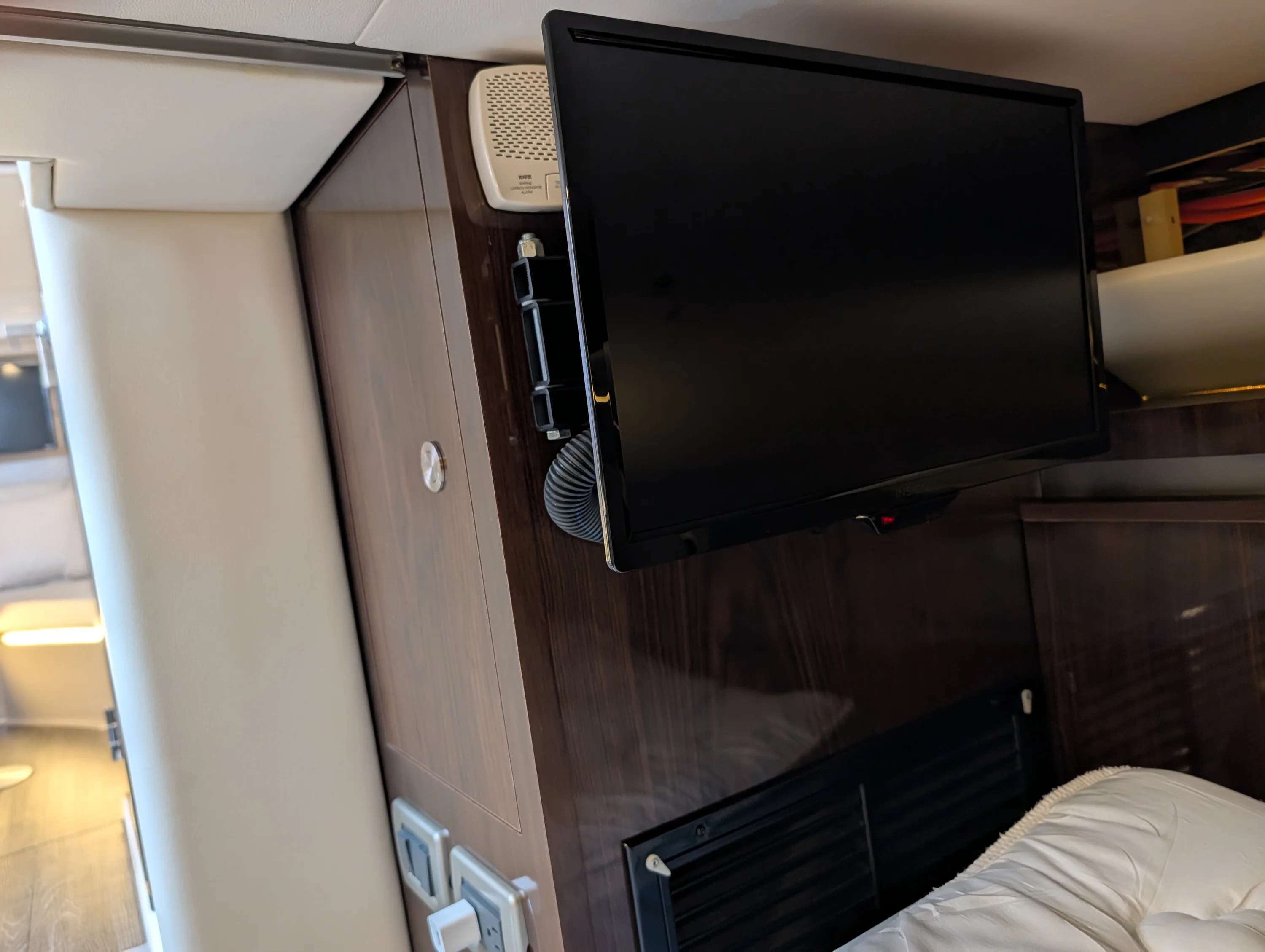 2019 Sea Ray 320 SUNDANCER Image Thumbnail #41