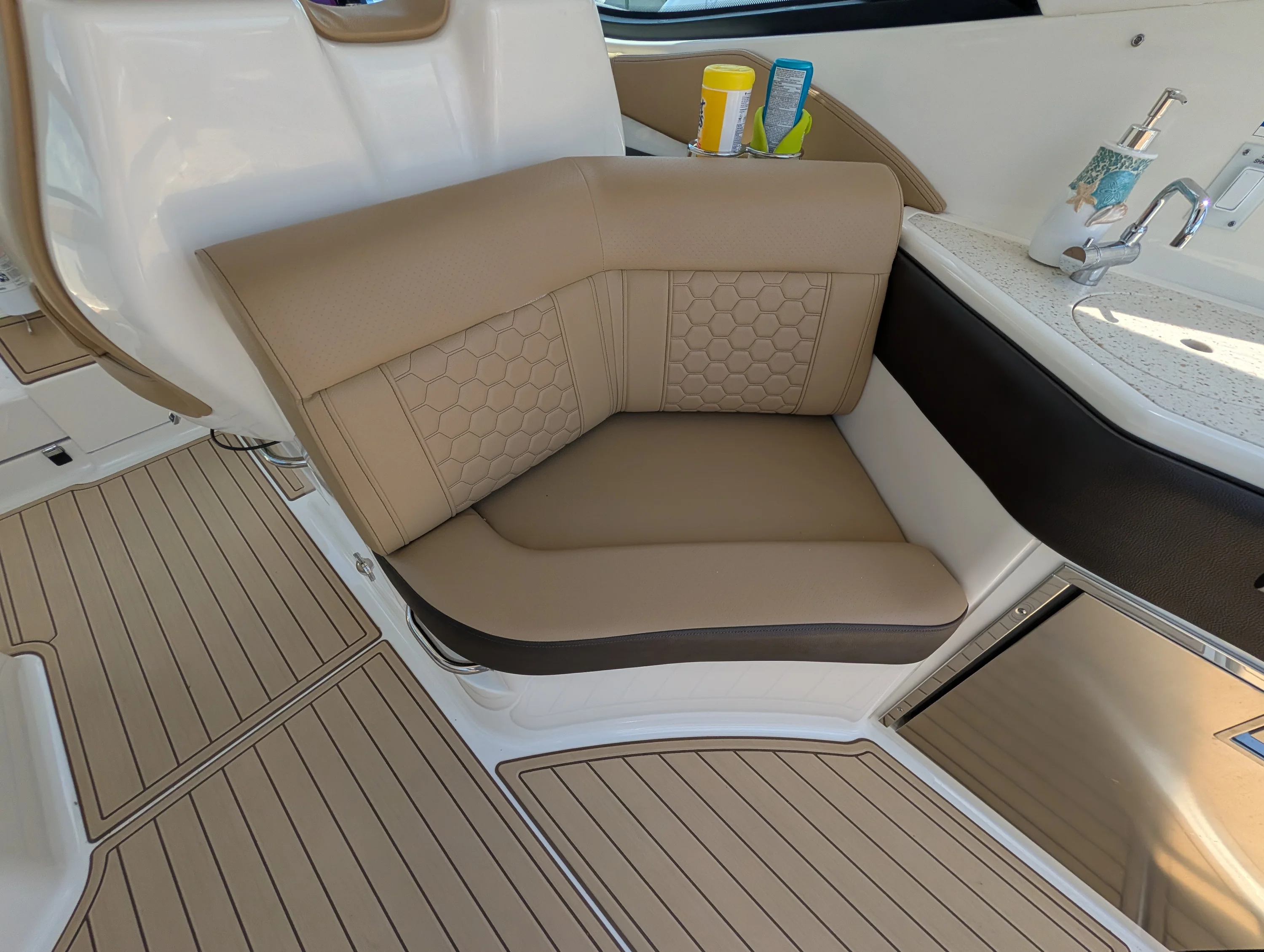 2019 Sea Ray 320 SUNDANCER Image Thumbnail #14
