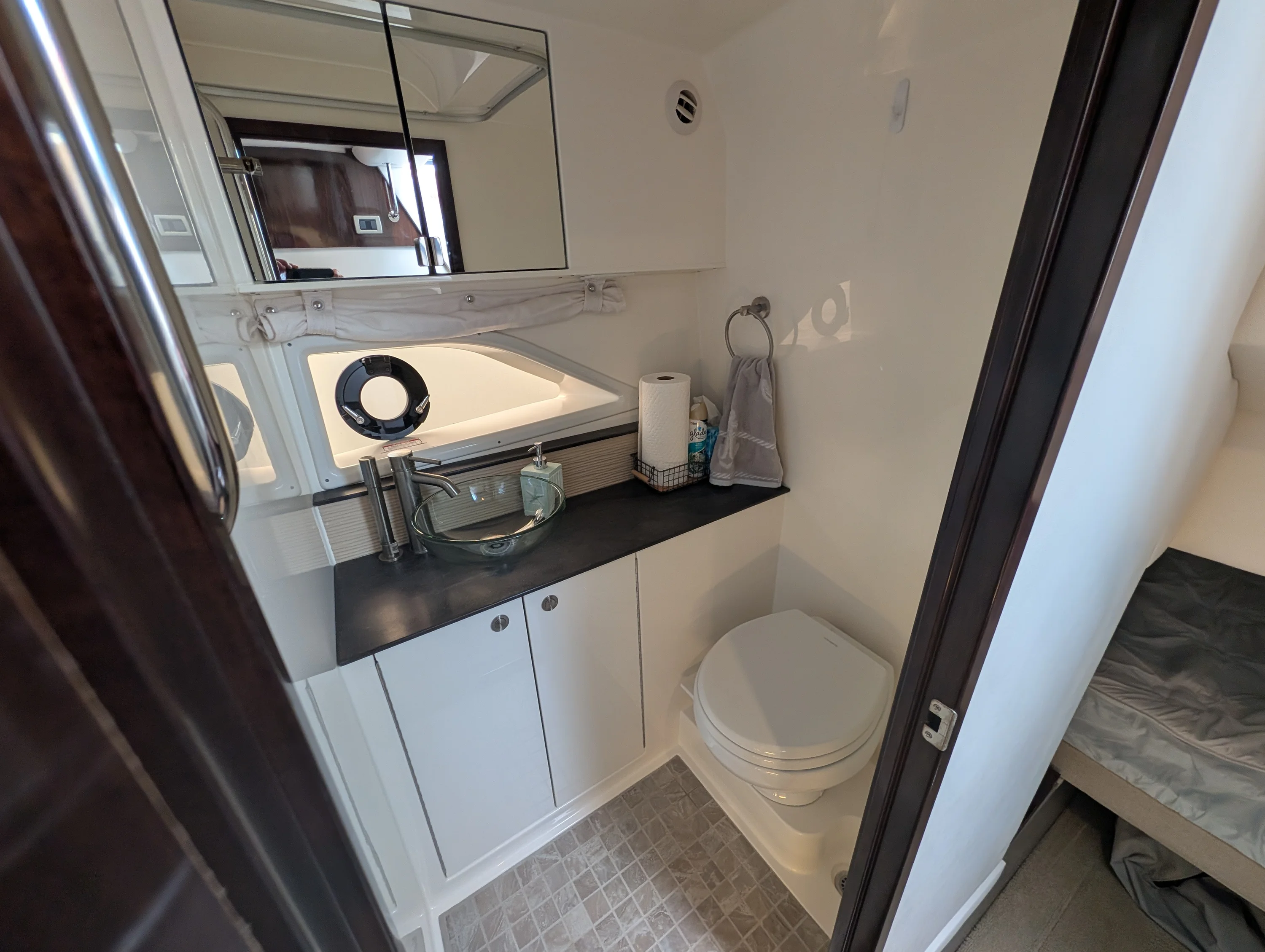 2019 Sea Ray 320 SUNDANCER Image Thumbnail #38
