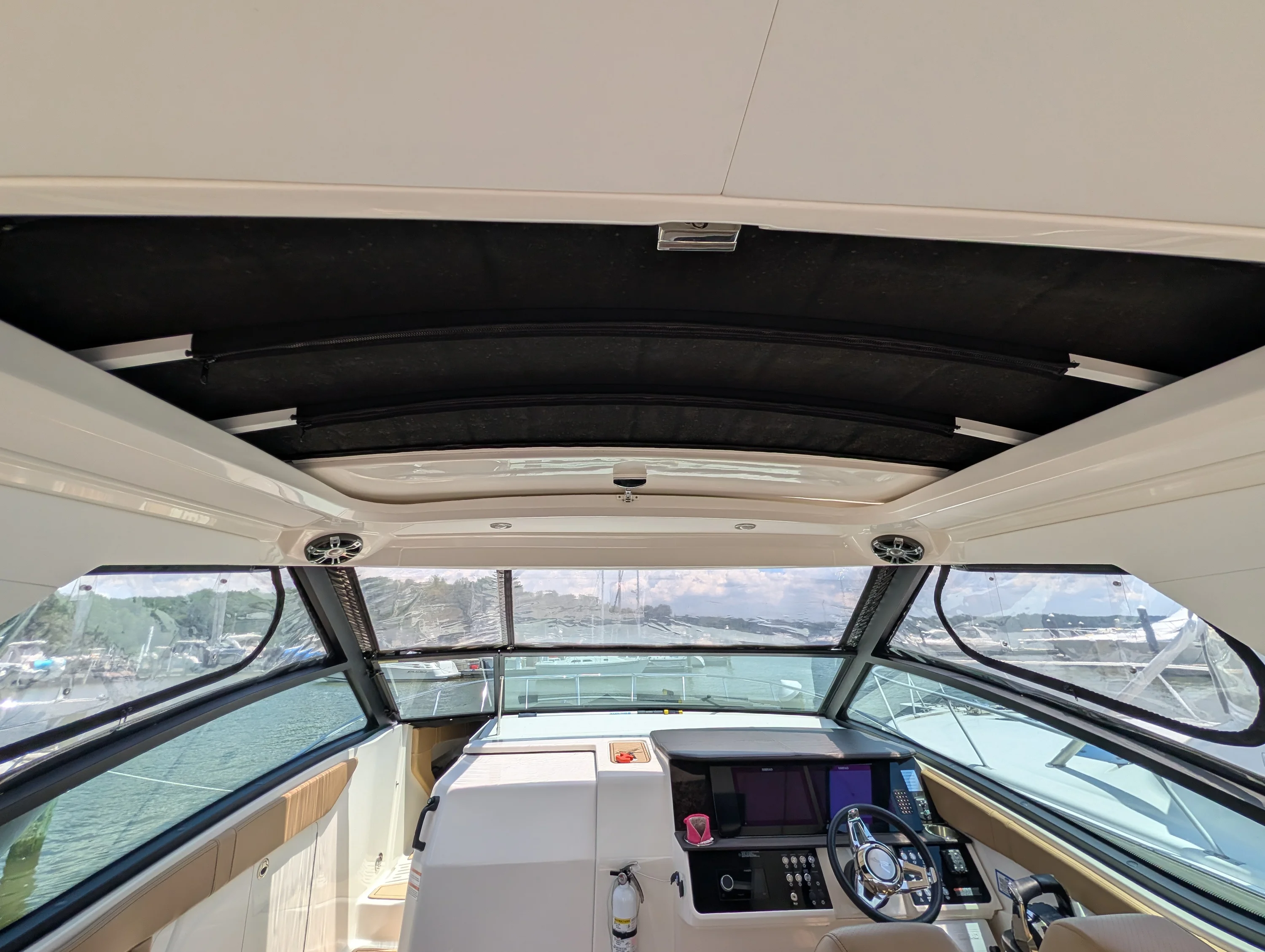 2019 Sea Ray 320 SUNDANCER Image Thumbnail #18