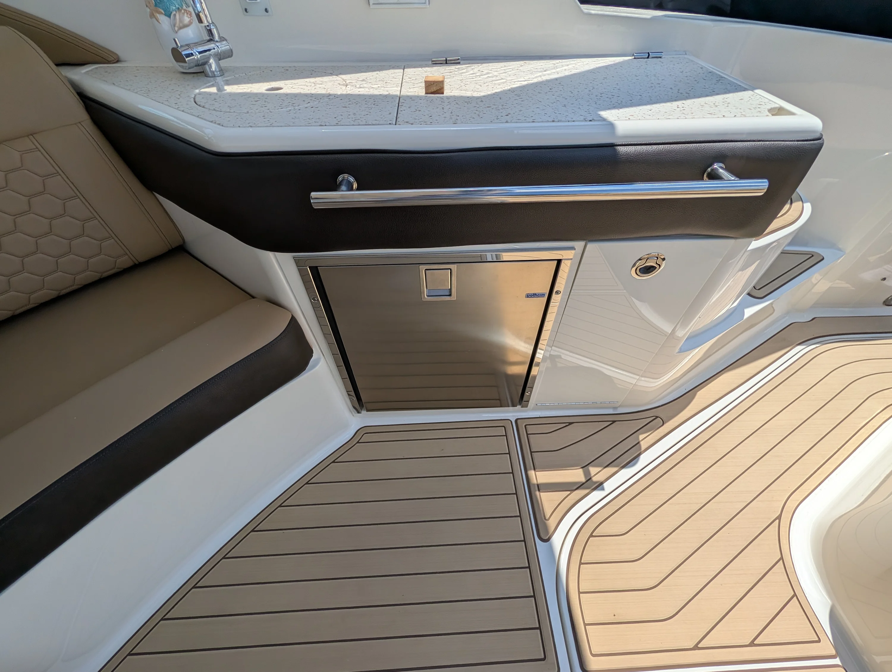 2019 Sea Ray 320 SUNDANCER Image Thumbnail #13