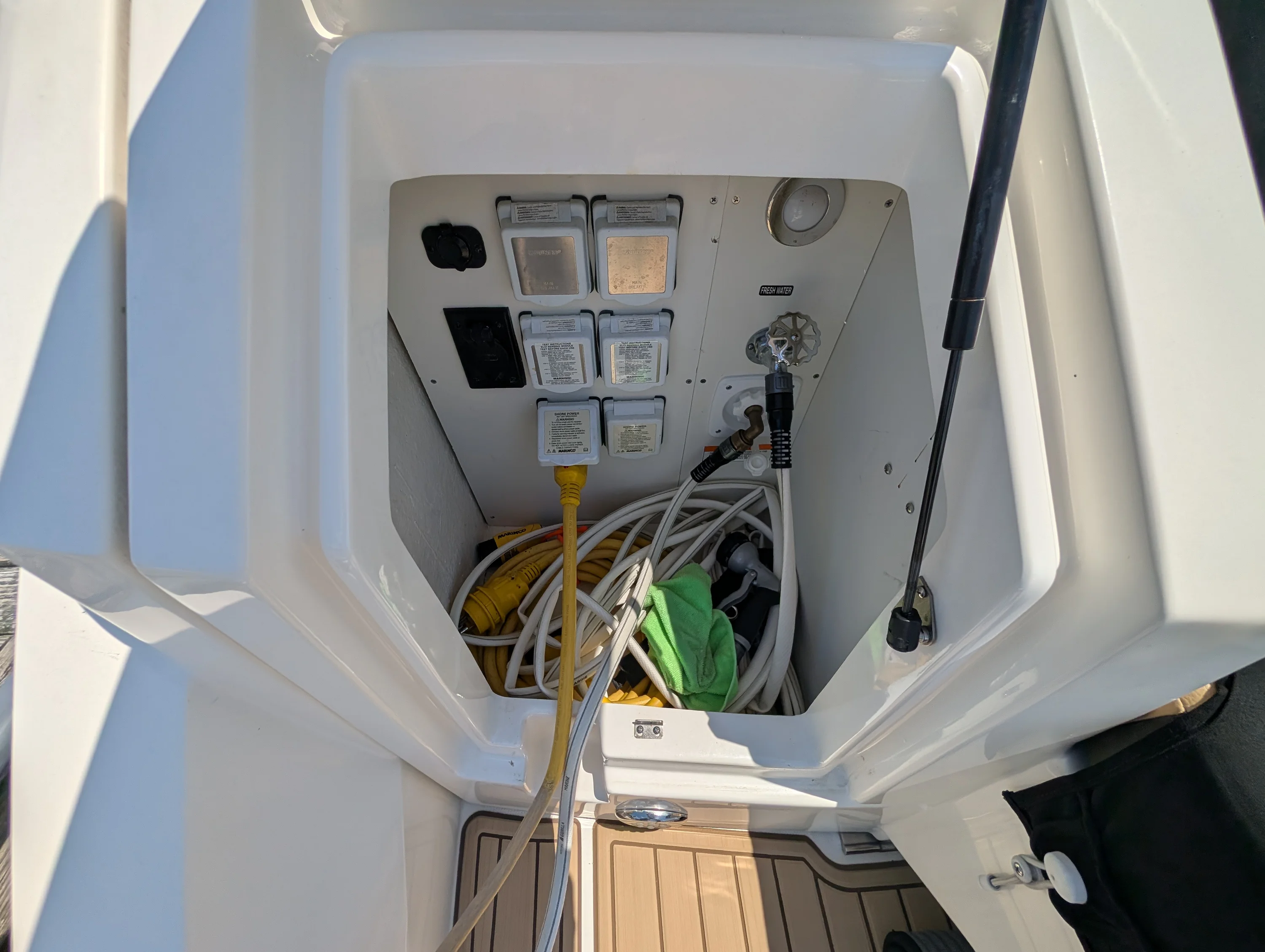 2019 Sea Ray 320 SUNDANCER Image Thumbnail #6