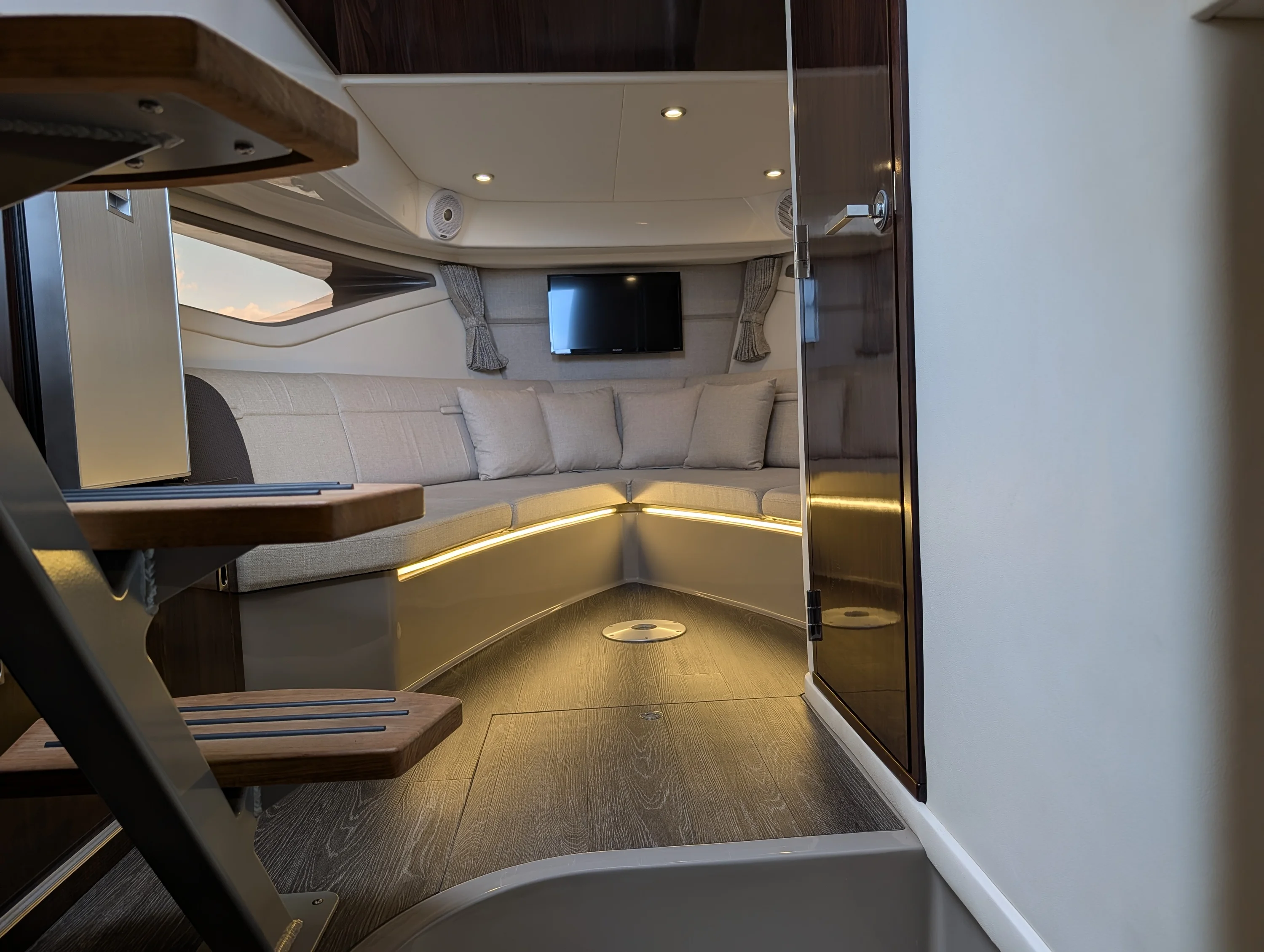 2019 Sea Ray 320 SUNDANCER Image Thumbnail #42