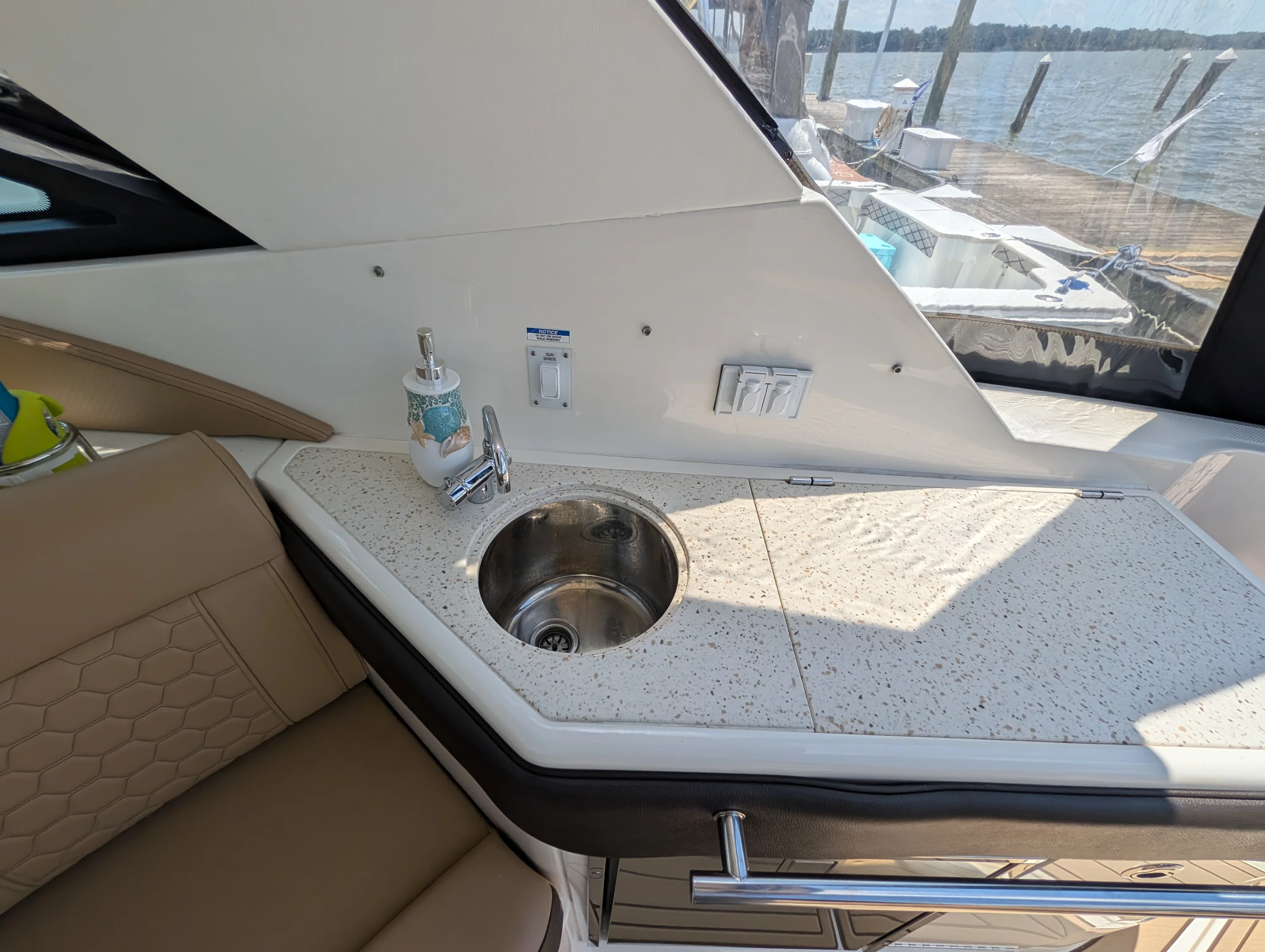 2019 Sea Ray 320 SUNDANCER Image Thumbnail #12