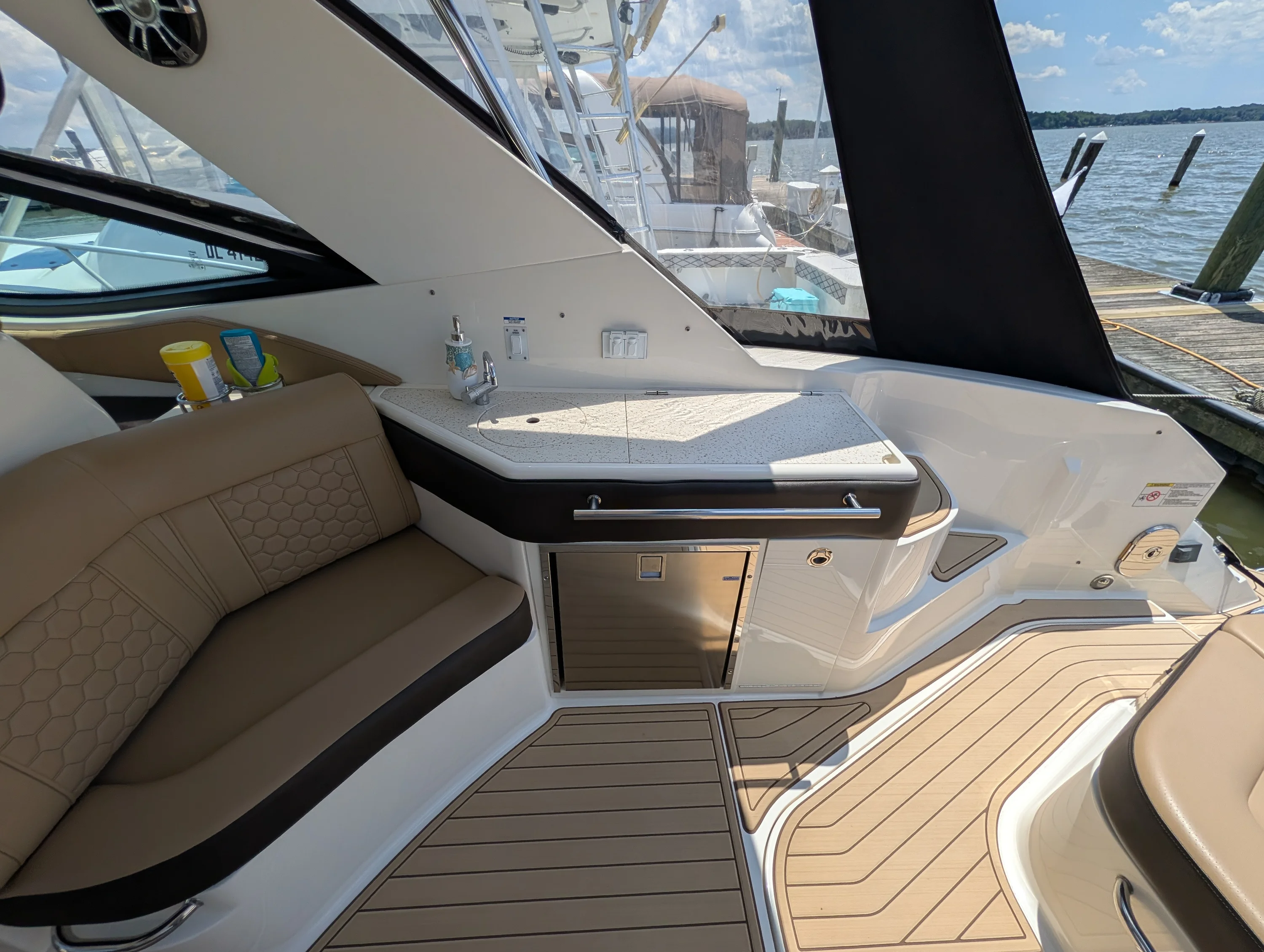 2019 Sea Ray 320 SUNDANCER Image Thumbnail #10