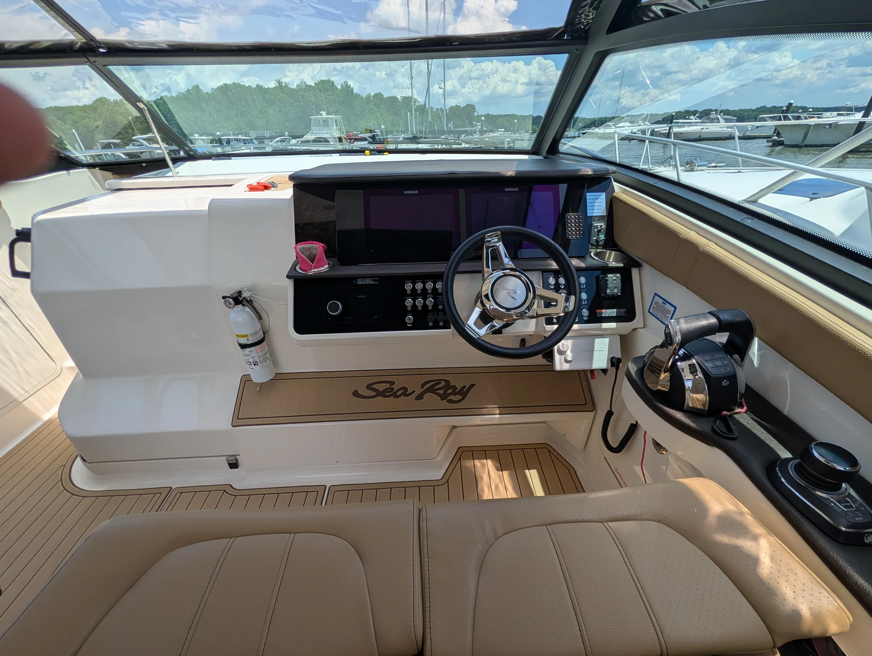 2019 Sea Ray 320 SUNDANCER Image Thumbnail #15