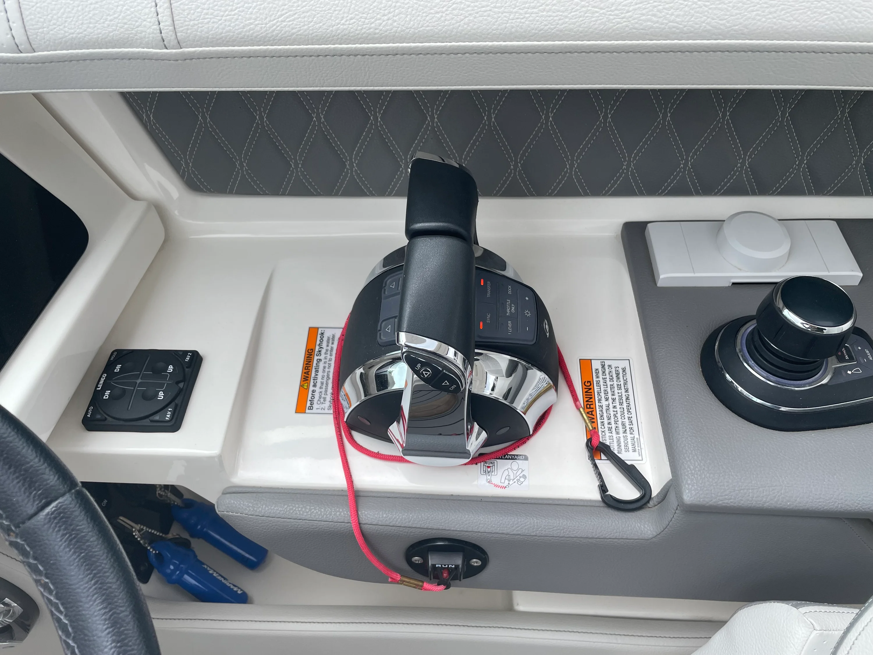 2021 Sea Ray SLX 310 Image Thumbnail #16