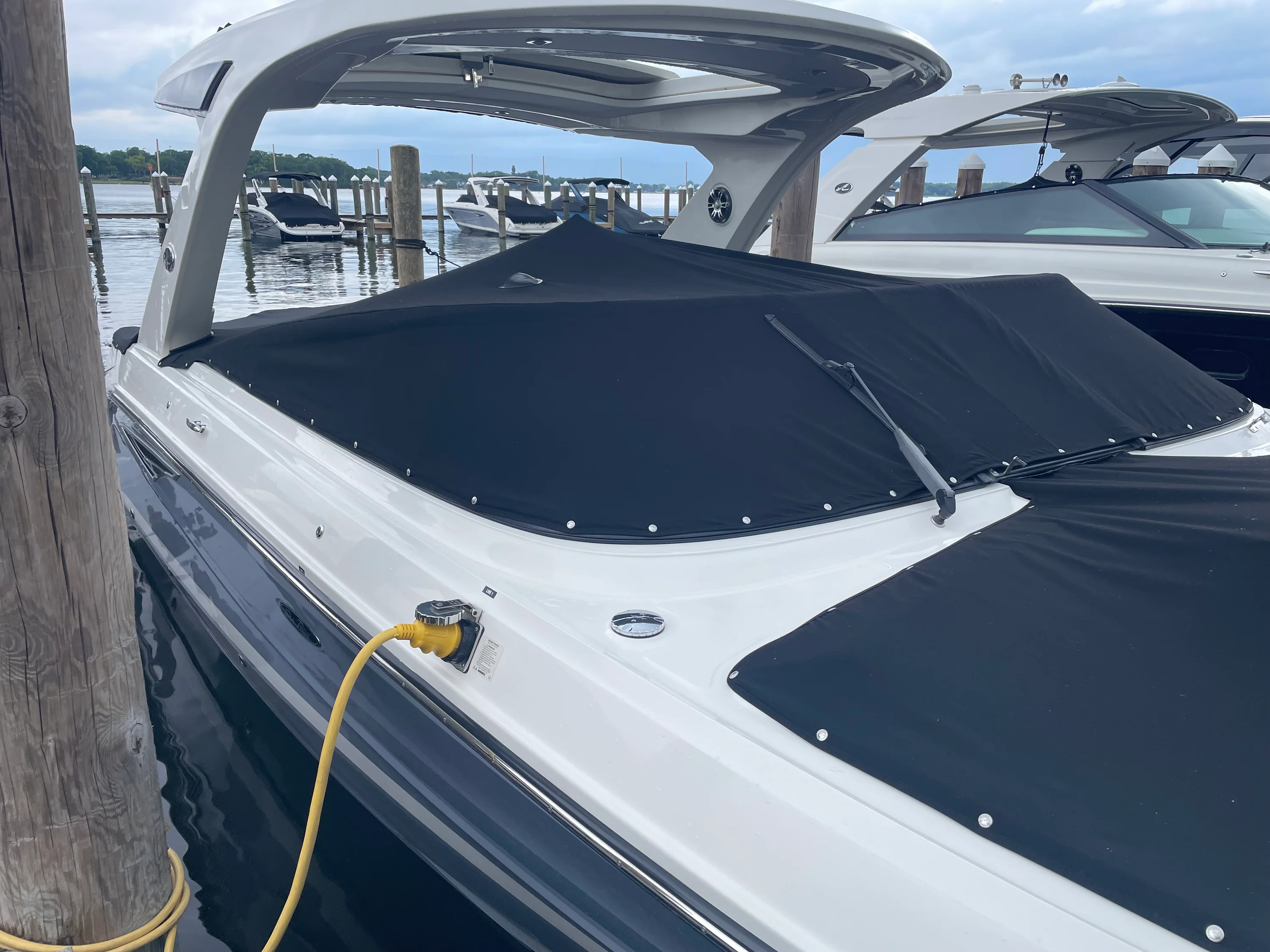 2021 Sea Ray SLX 310 Image Thumbnail #2