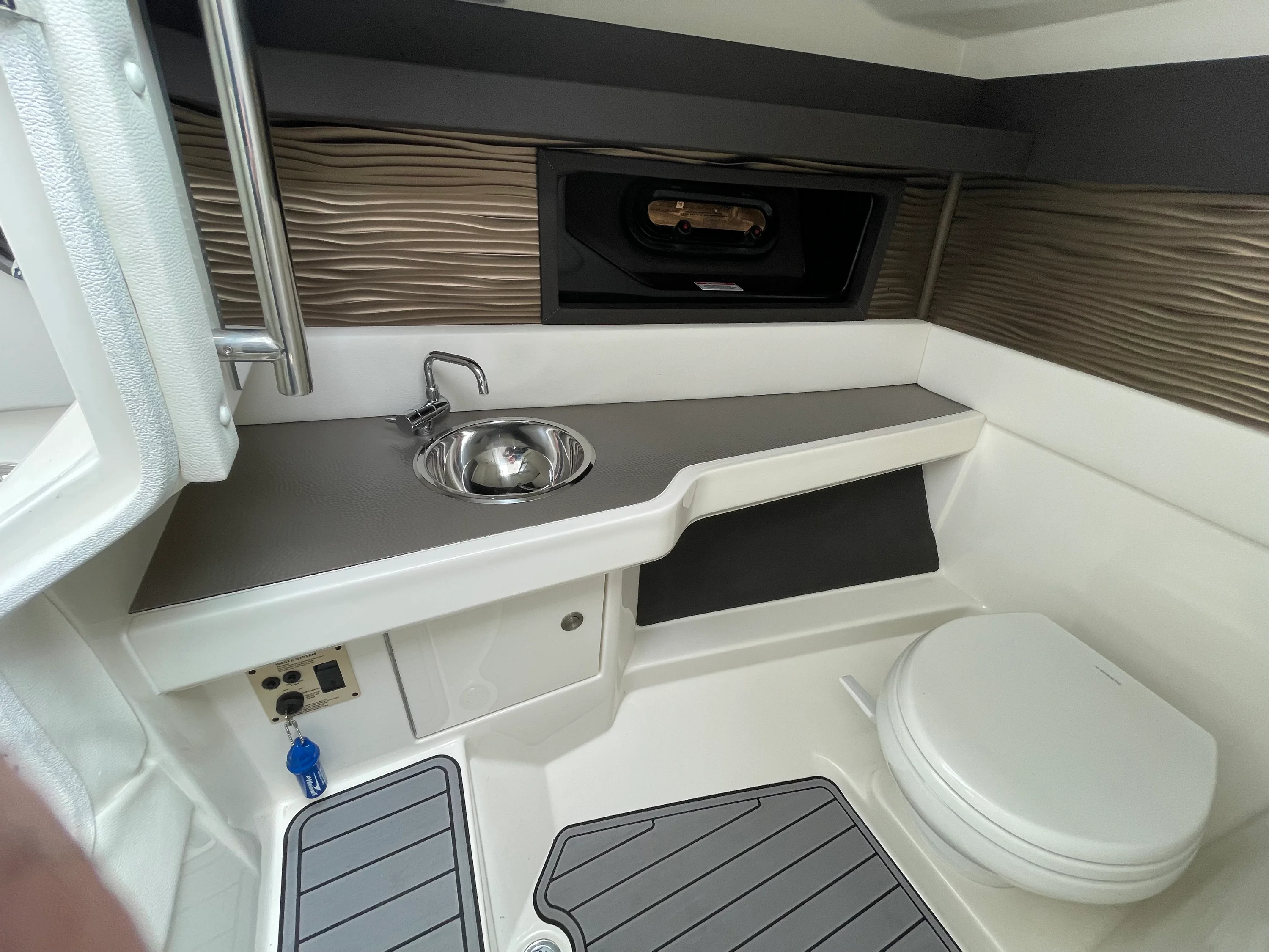 2021 Sea Ray SLX 310 Image Thumbnail #36