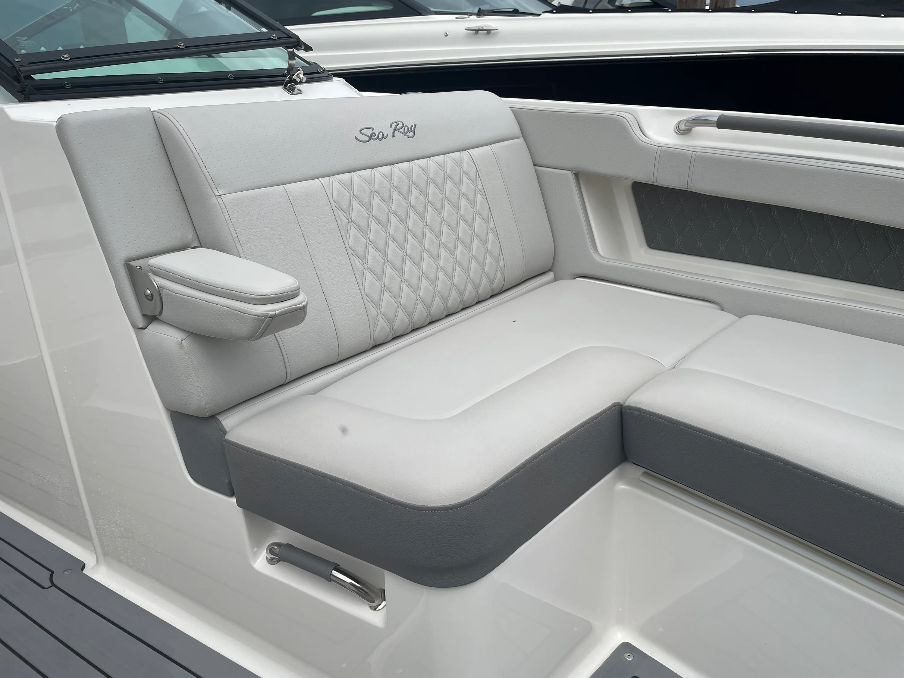 2021 Sea Ray SLX 310 Image Thumbnail #6