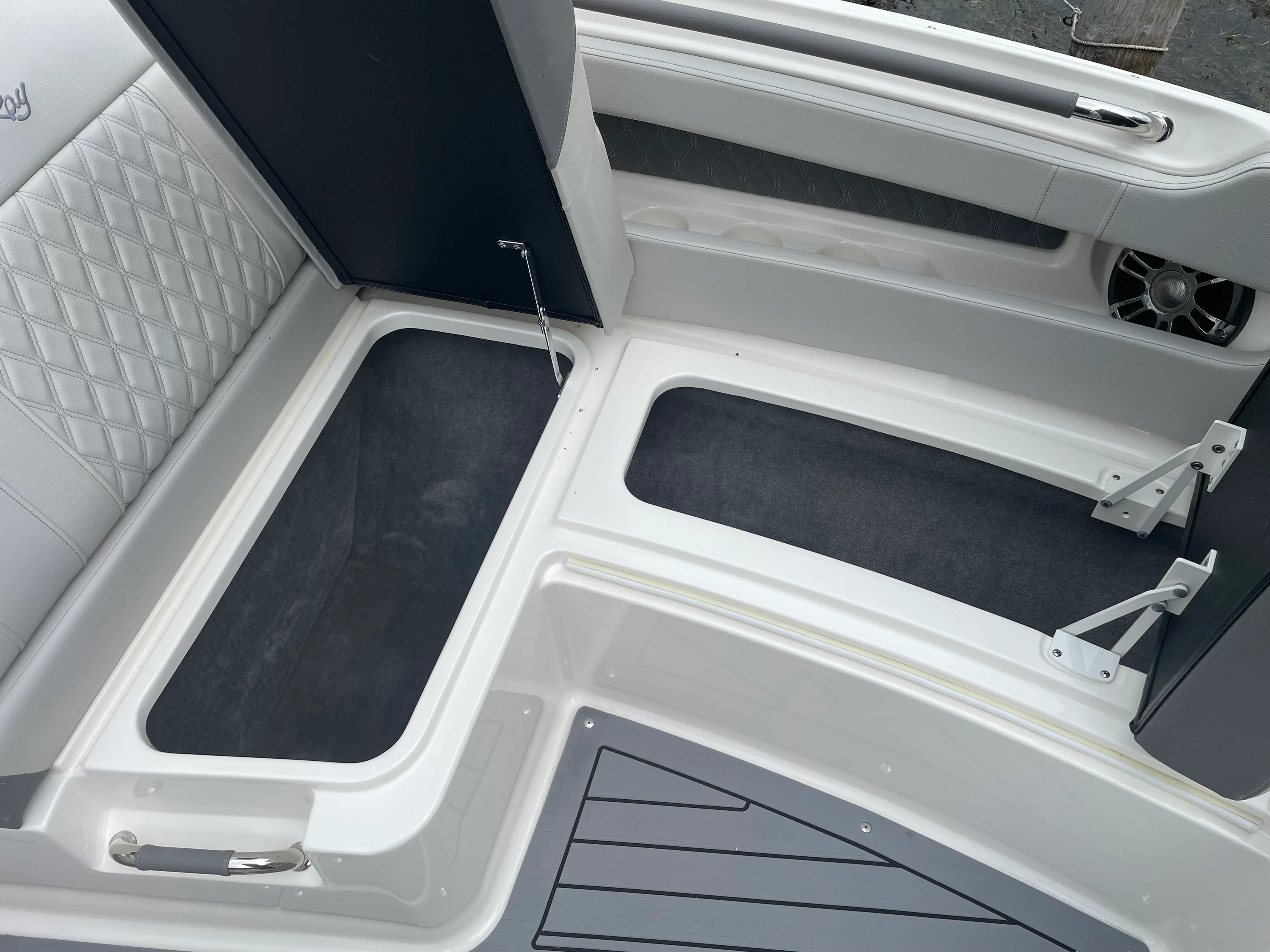 2021 Sea Ray SLX 310 Image Thumbnail #7