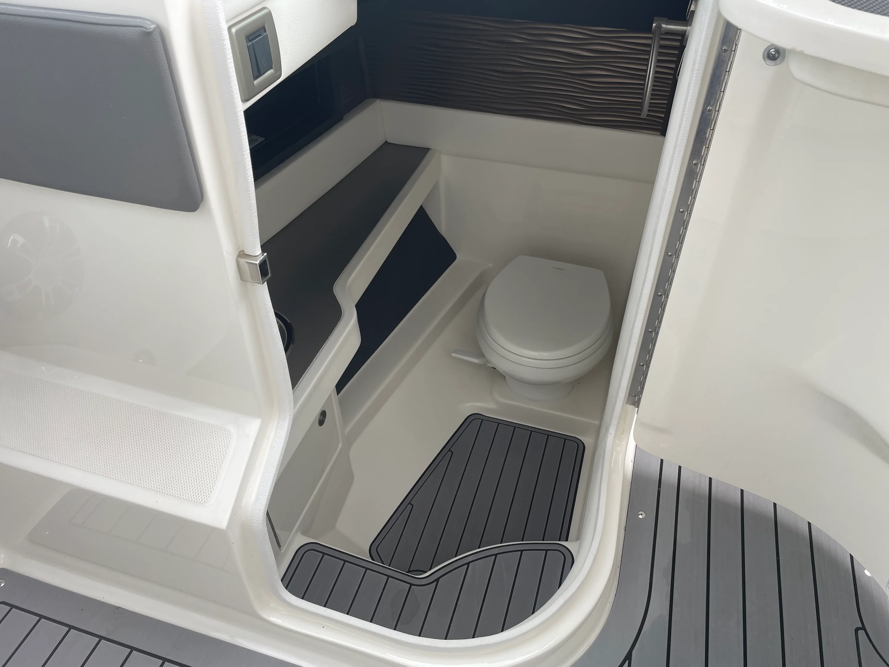2021 Sea Ray SLX 310 Image Thumbnail #35