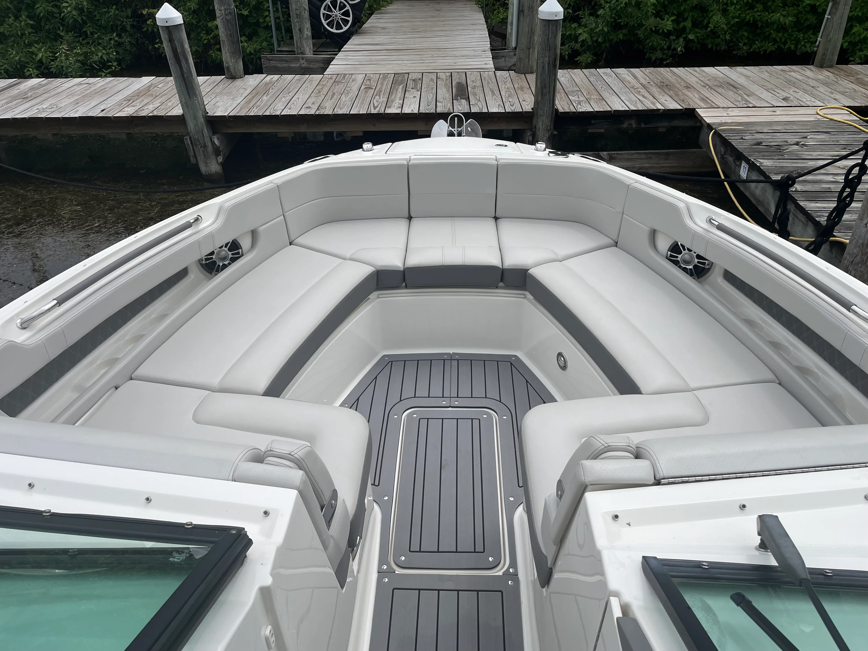 2021 Sea Ray SLX 310 Image Thumbnail #4