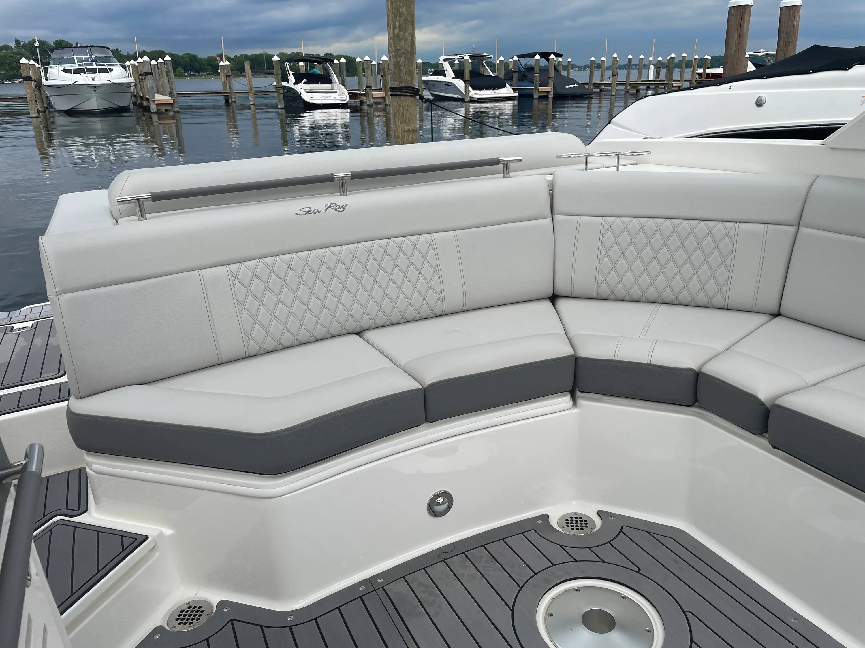 2021 Sea Ray SLX 310 Image Thumbnail #26