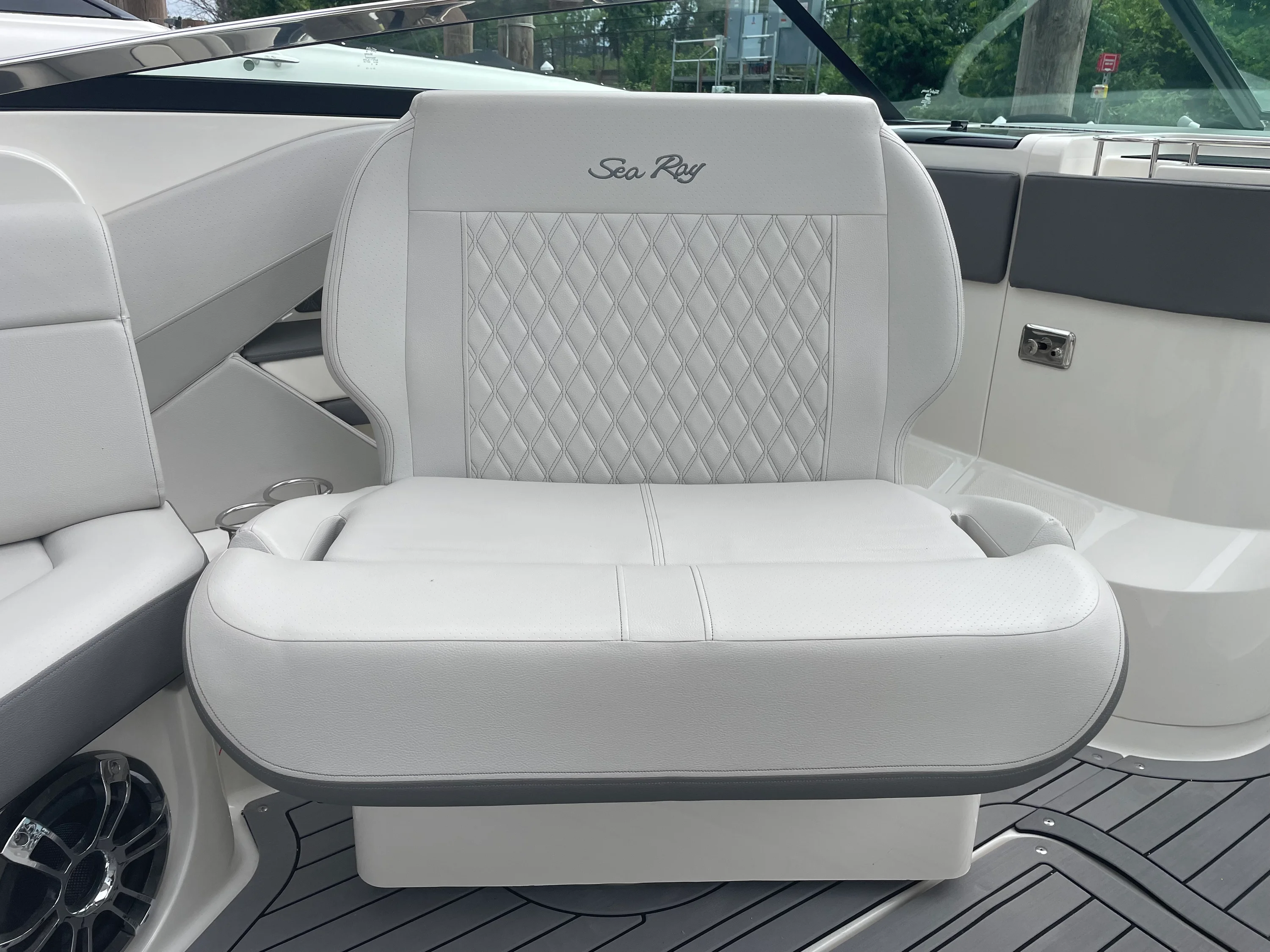 2021 Sea Ray SLX 310 Image Thumbnail #30