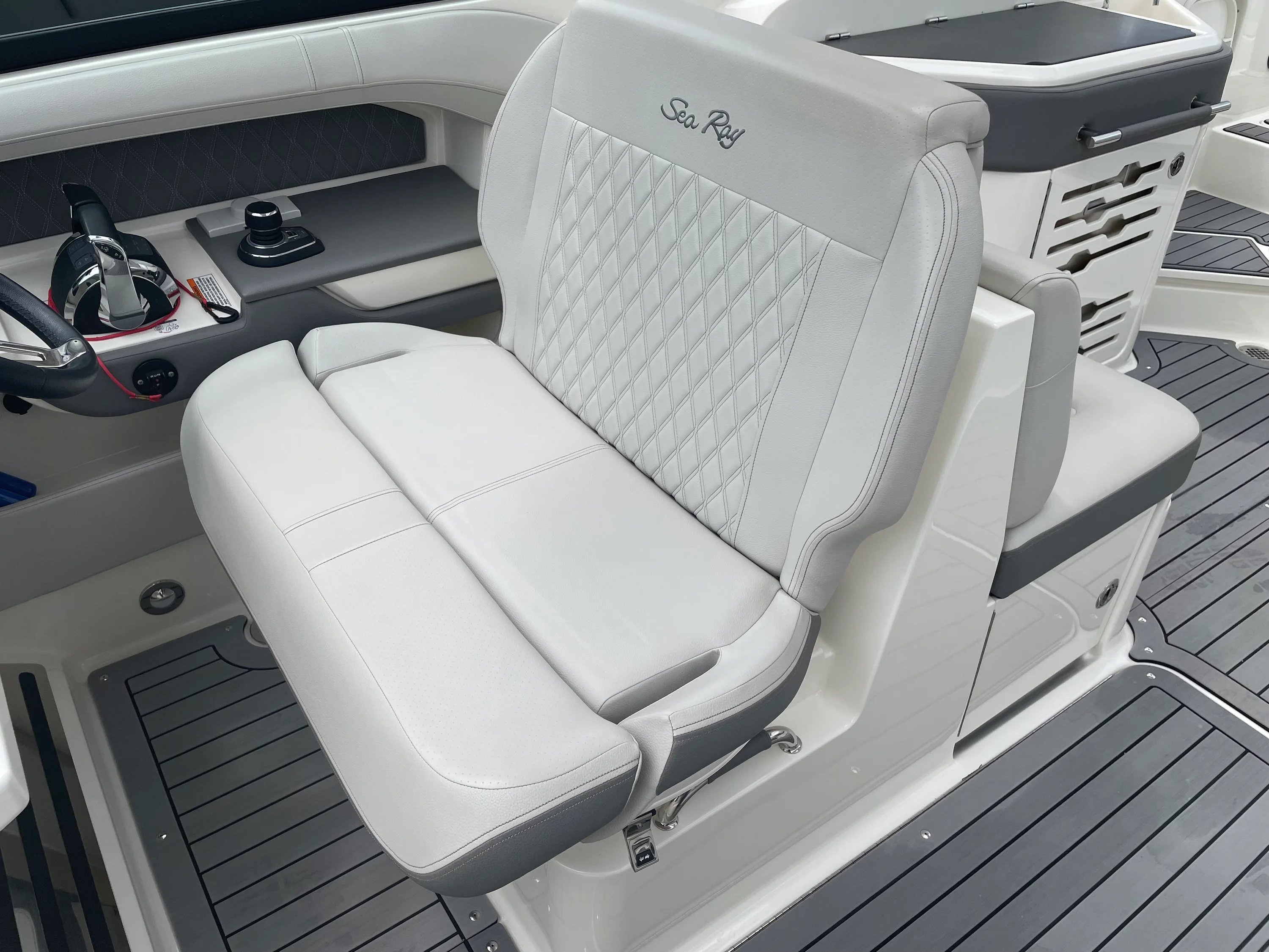 2021 Sea Ray SLX 310 Image Thumbnail #19