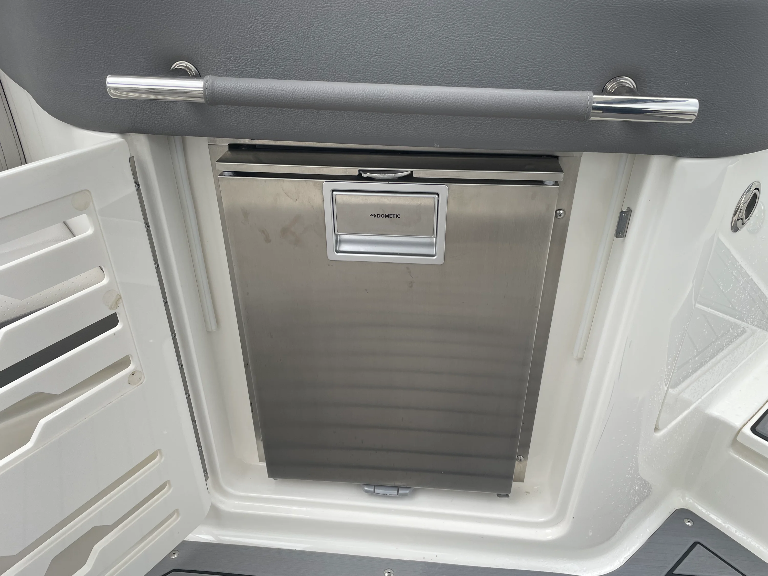2021 Sea Ray SLX 310 Image Thumbnail #20