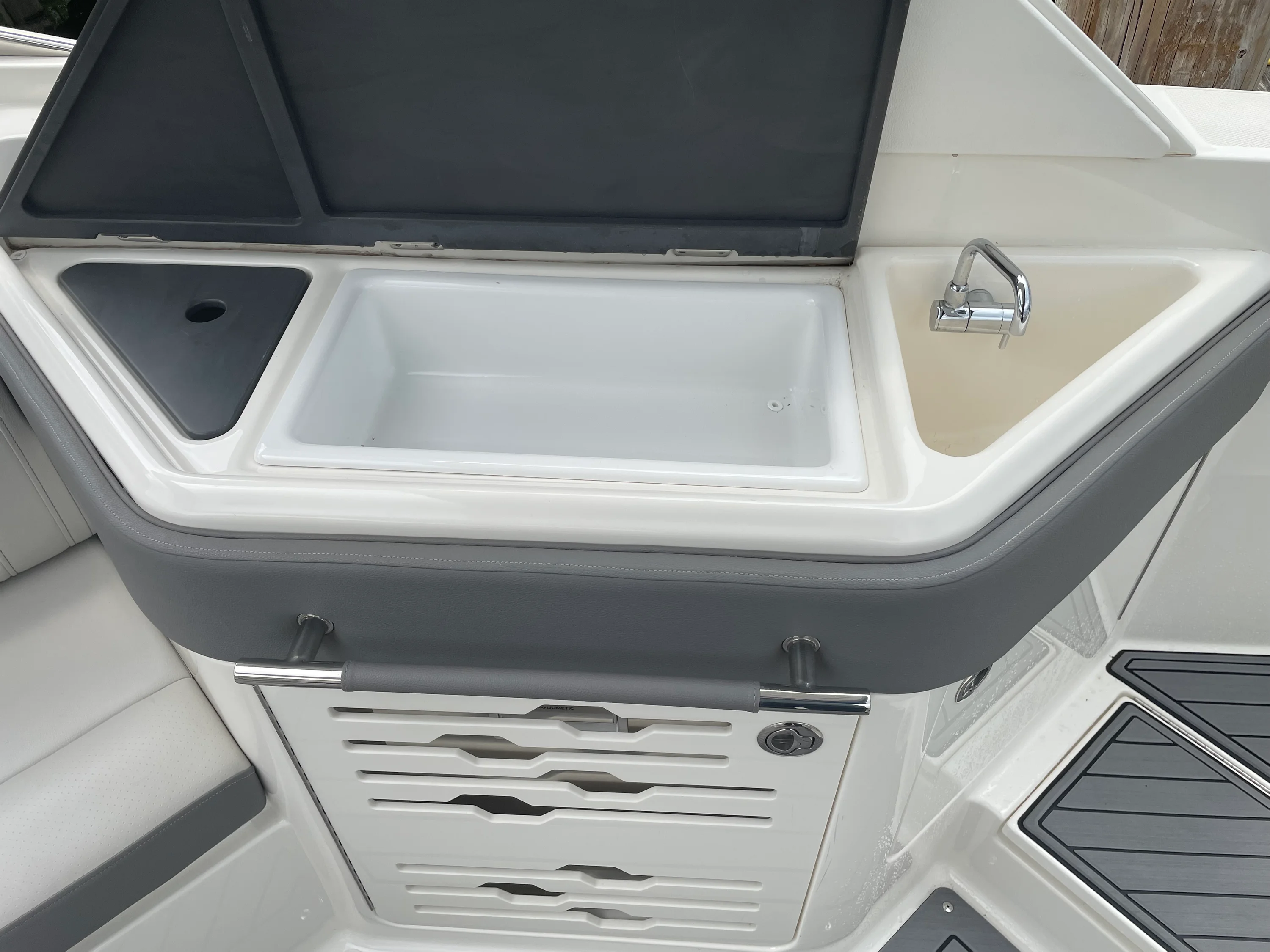 2021 Sea Ray SLX 310 Image Thumbnail #21