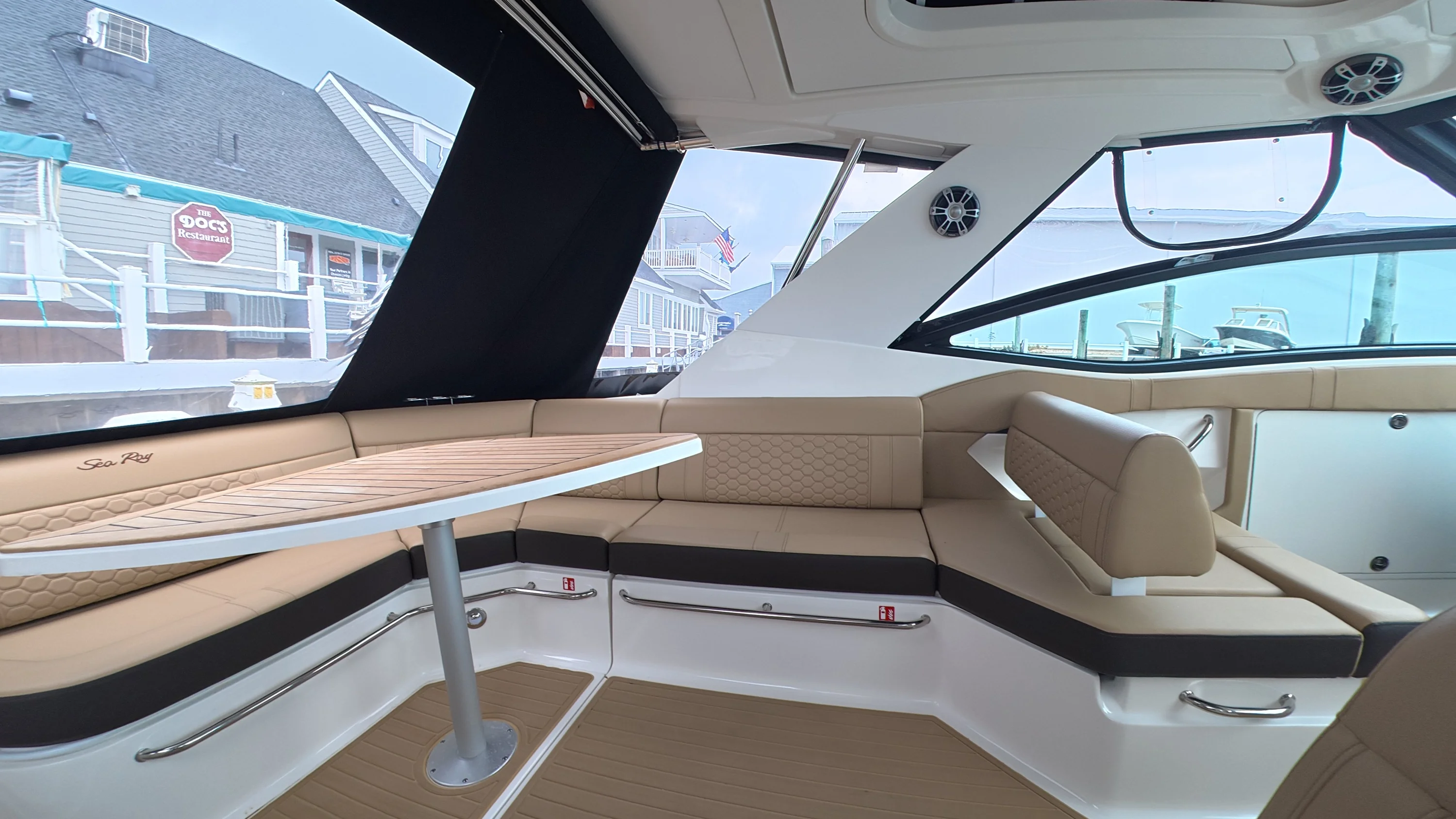 2025 Sea Ray Sundancer 320 Outboard Image Thumbnail #9